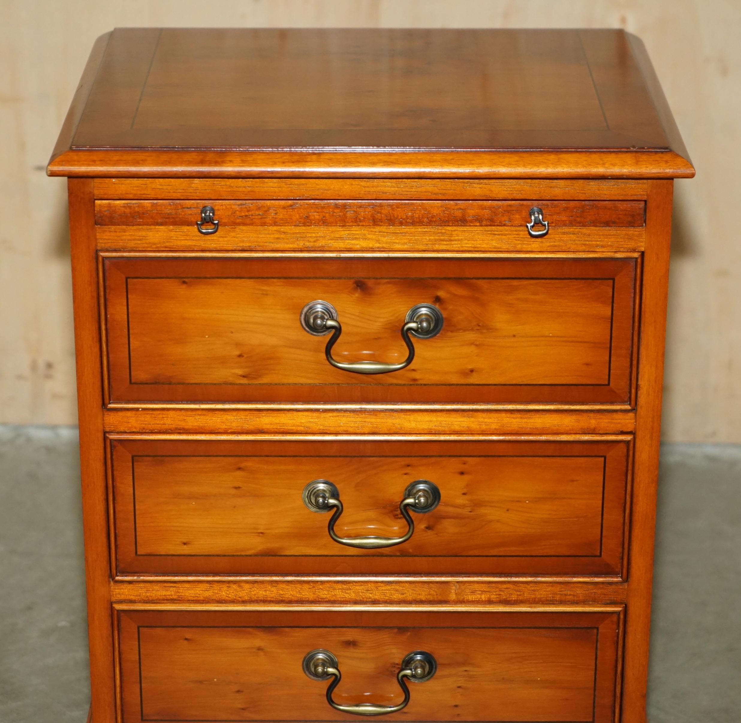 Fatto a mano PAiR di BRADLEY MOBILI BURR YEW TAVOLO DA LETTO SCENEGGIATOIO NOTTE CASSETTI BUTLERS VASSOIO in vendita