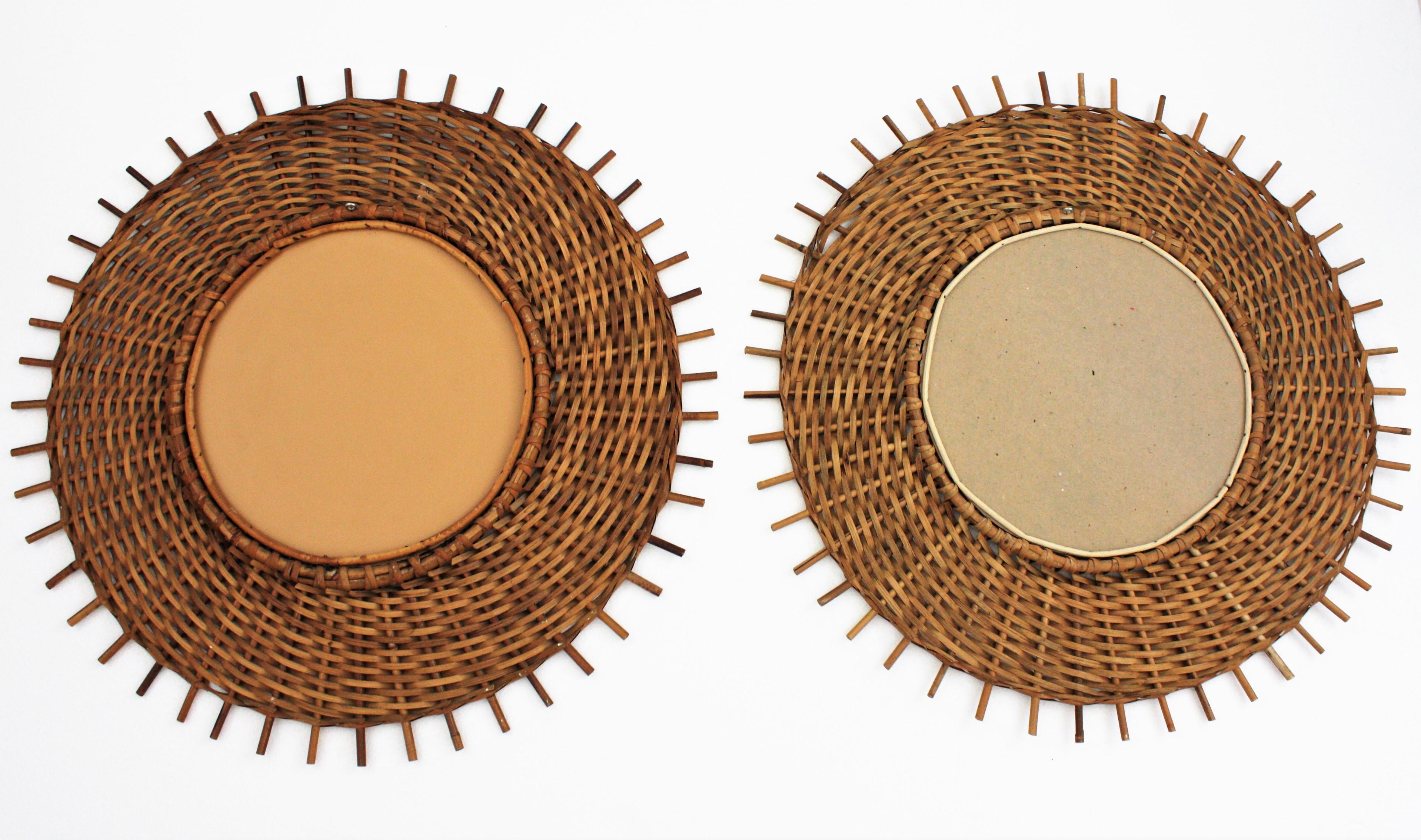 Paire de miroirs espagnols Sunburst en osier et rotin, tissés à la main en vente 3