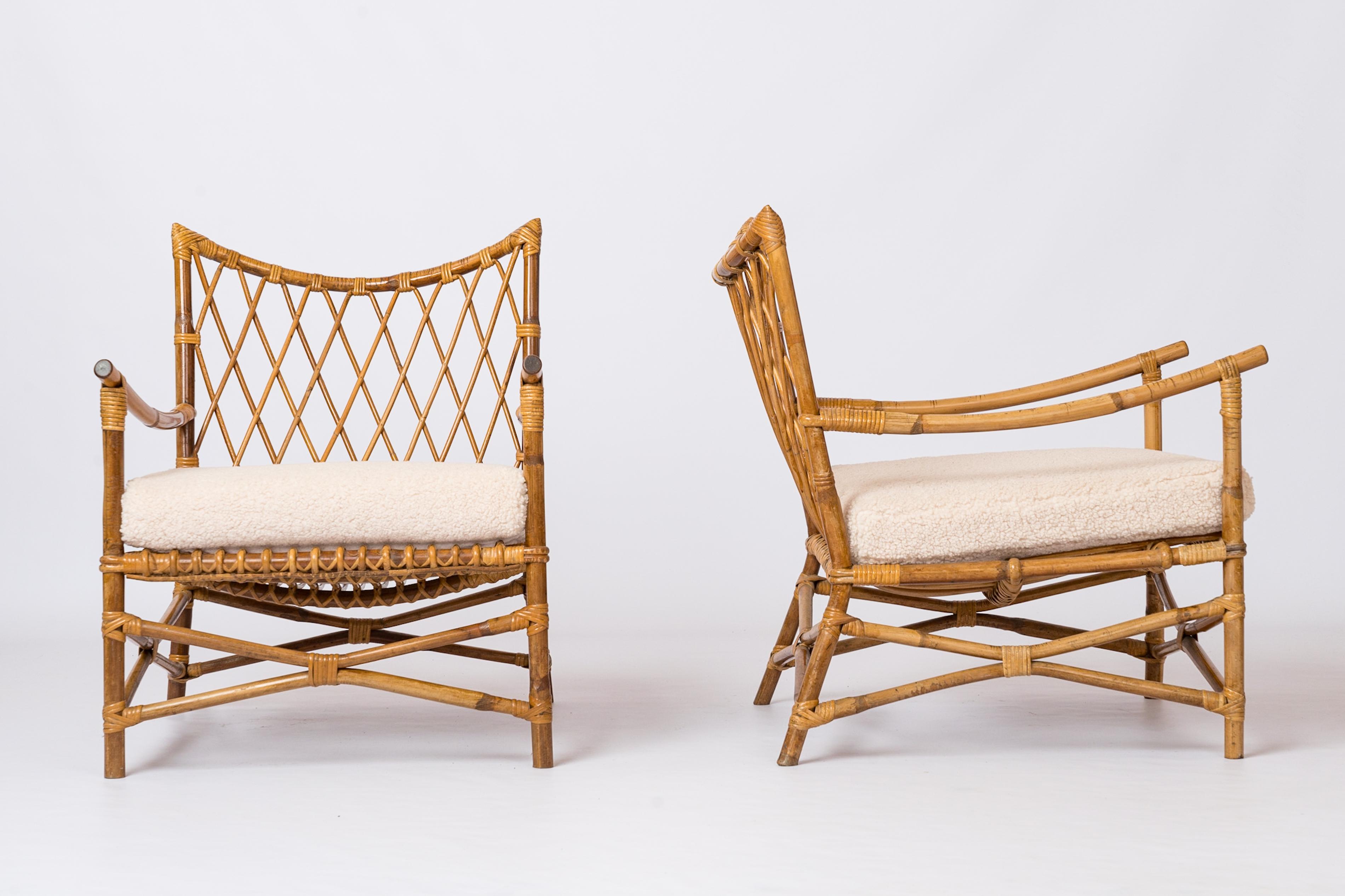 Elegant pair of low seating rattan loungers with made to measure off-white bouclé cushions. Braided back rest. In the style of Louis Sognot & Royère. 
Sturdy and comfortable. Seat height ranges from 29cm to 20cm at lowest point.
These chairs will
