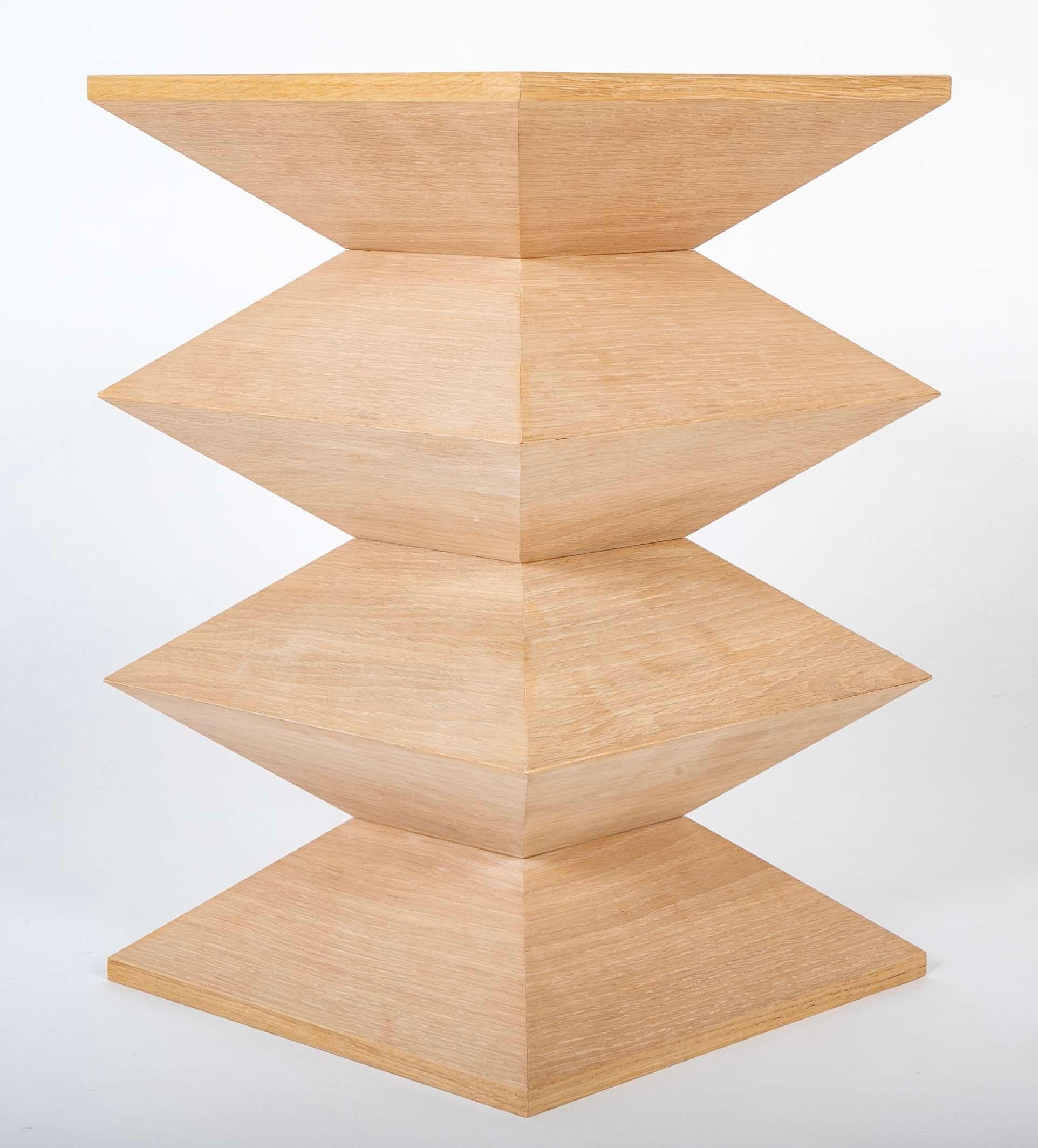 Américain Paire de tables d'appoint en placage d'Oak Oak de style Brancusi en vente