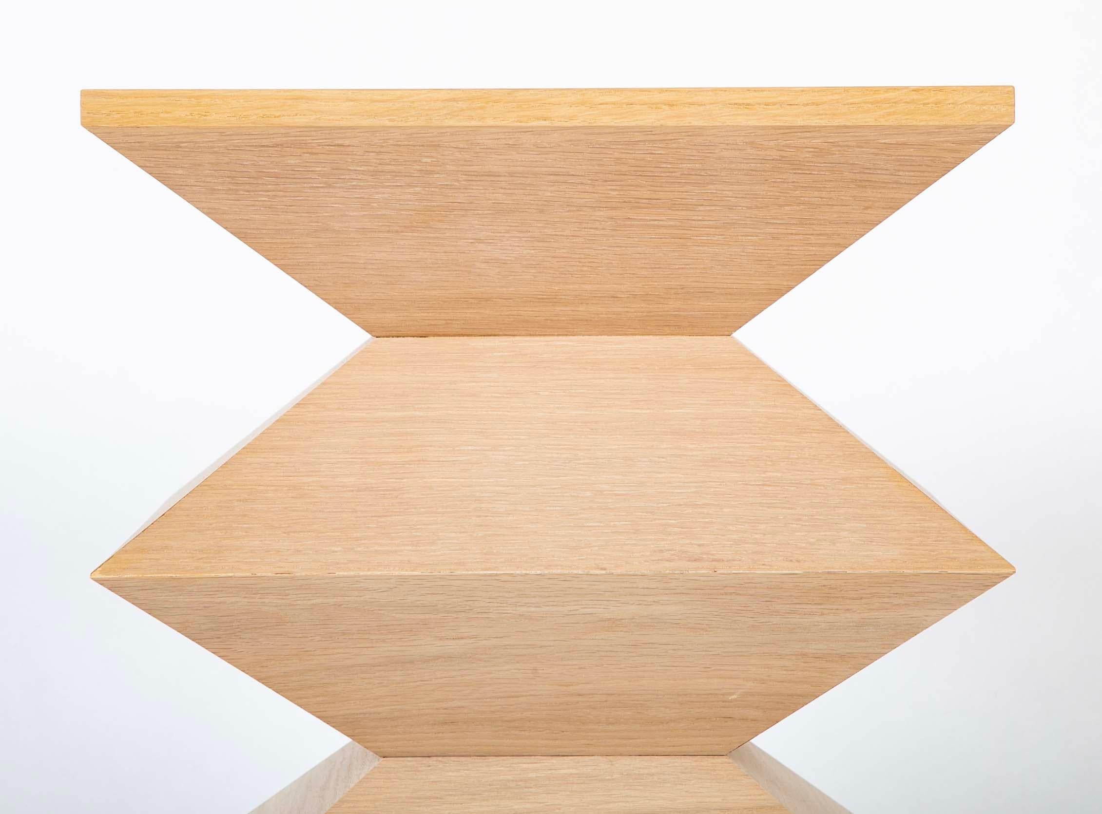Paire de tables d'appoint en placage d'Oak Oak de style Brancusi Bon état - En vente à Stamford, CT