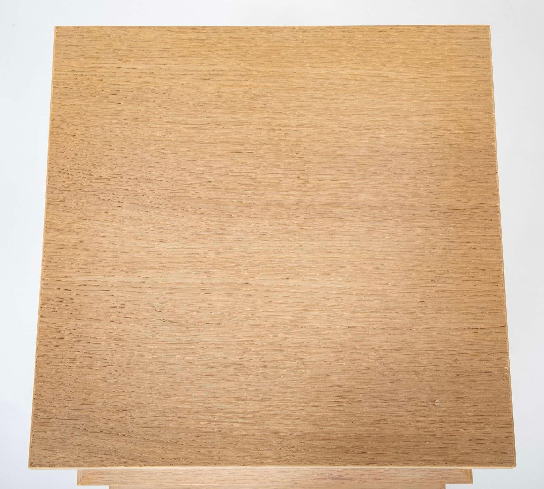 Chêne Paire de tables d'appoint en placage d'Oak Oak de style Brancusi en vente