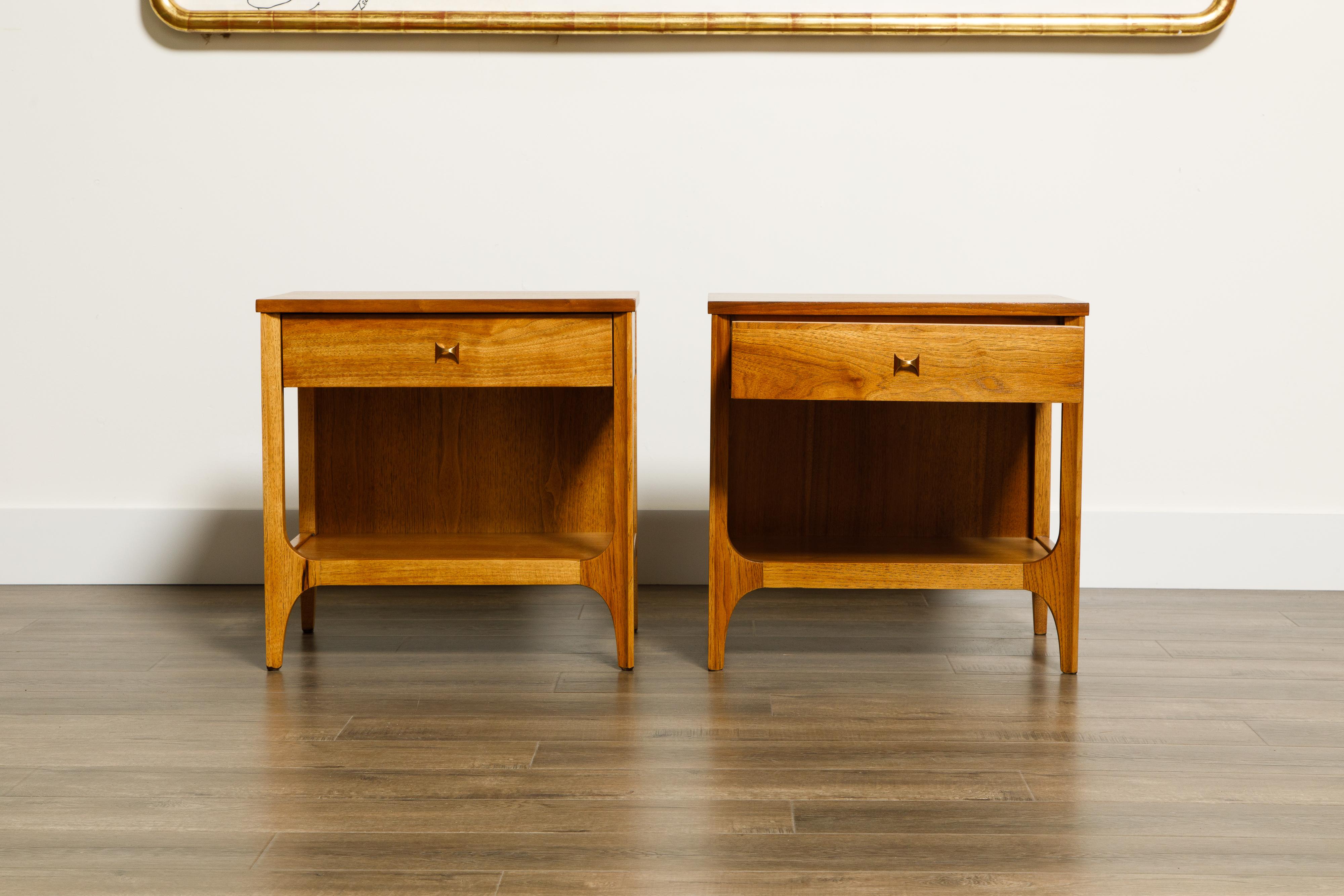 Pair of 'Brasilia' Bedside Tables by Broyhill Premiere, Refinished, 1960s In Excellent Condition In Los Angeles, CA