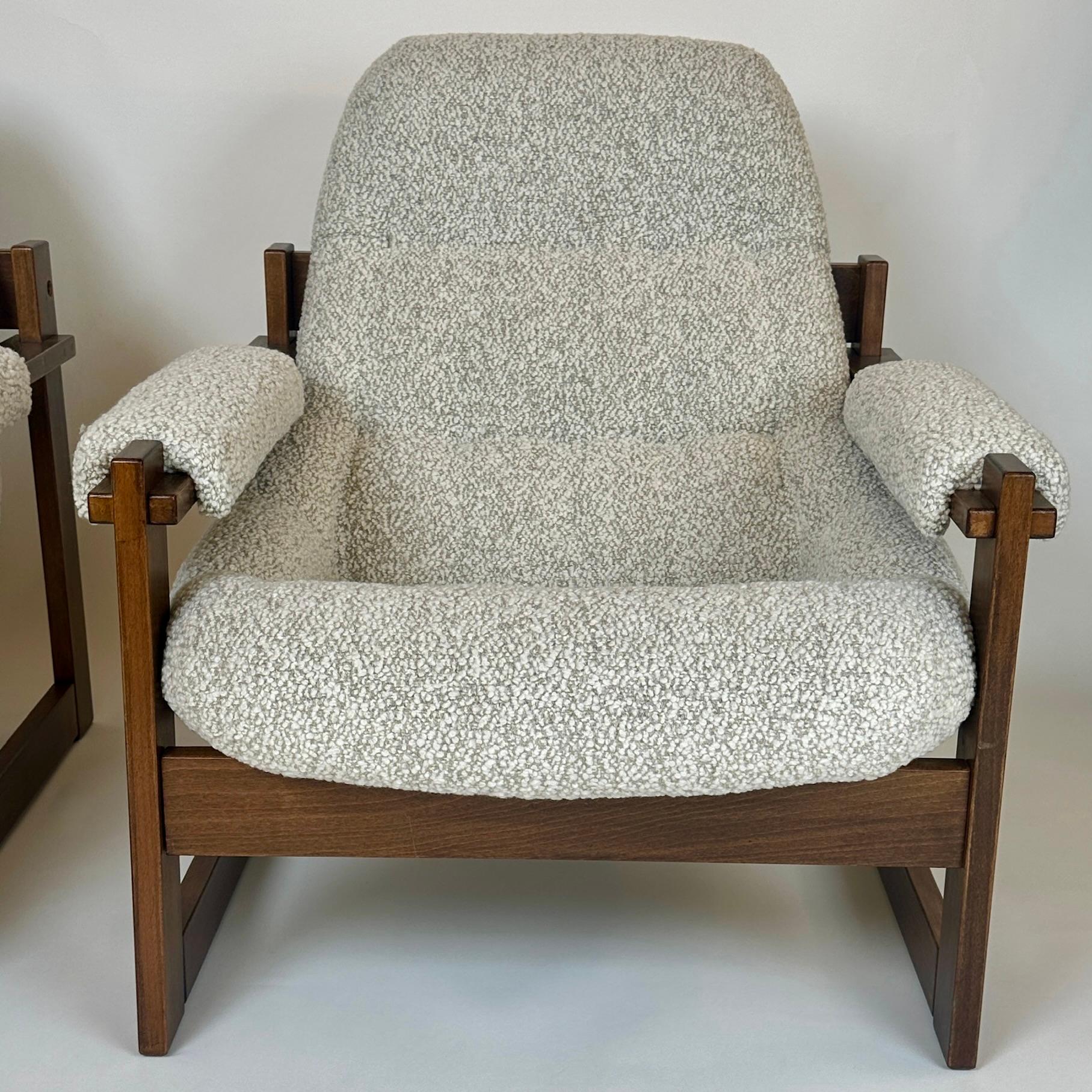 Pair of Brazilian Wood & Beige Wool Bouclè MP-163 Earth Chairs by Percival Lafer For Sale 7
