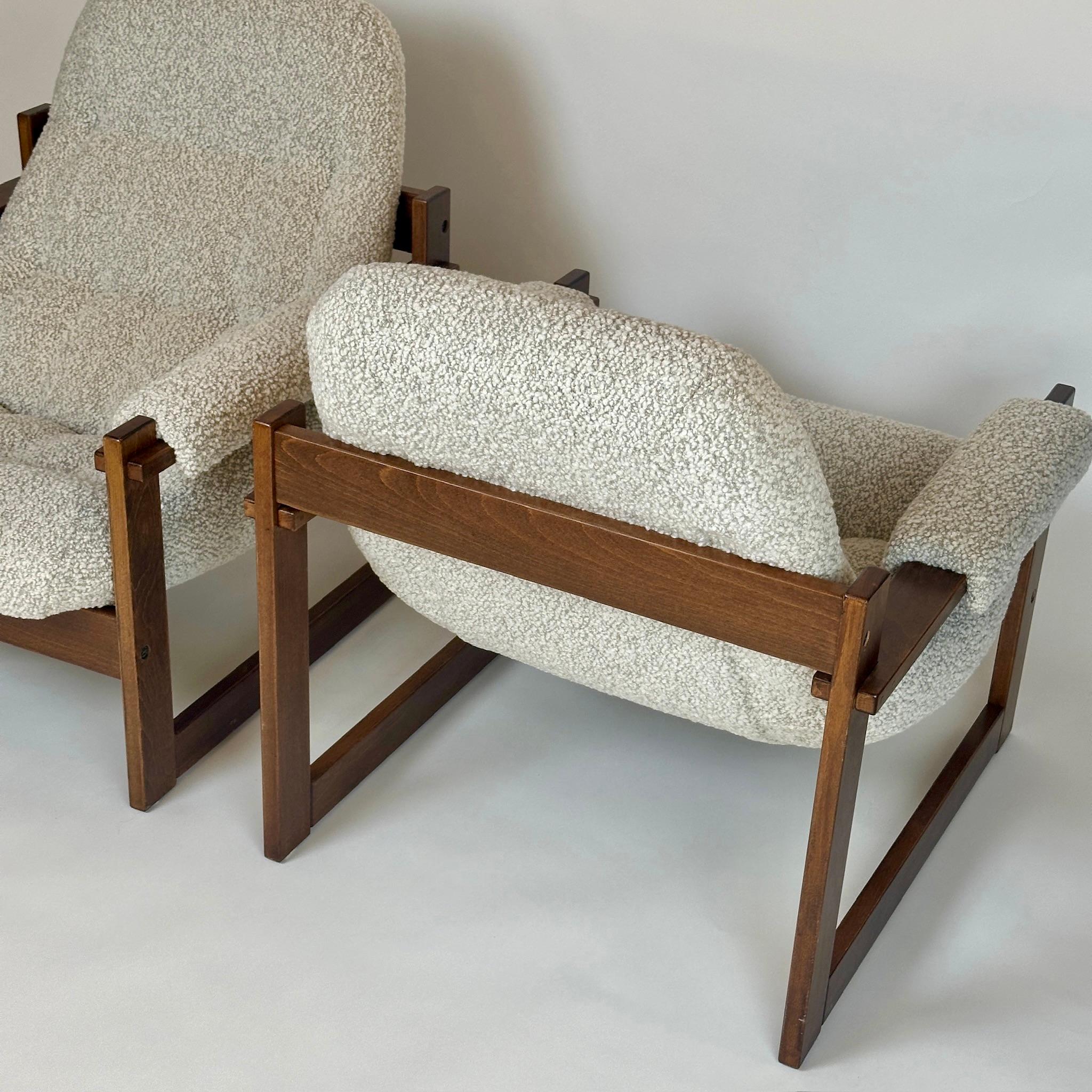Bouclé Pair of Brazilian Wood & Beige Wool Bouclè MP-163 Earth Chairs by Percival Lafer For Sale