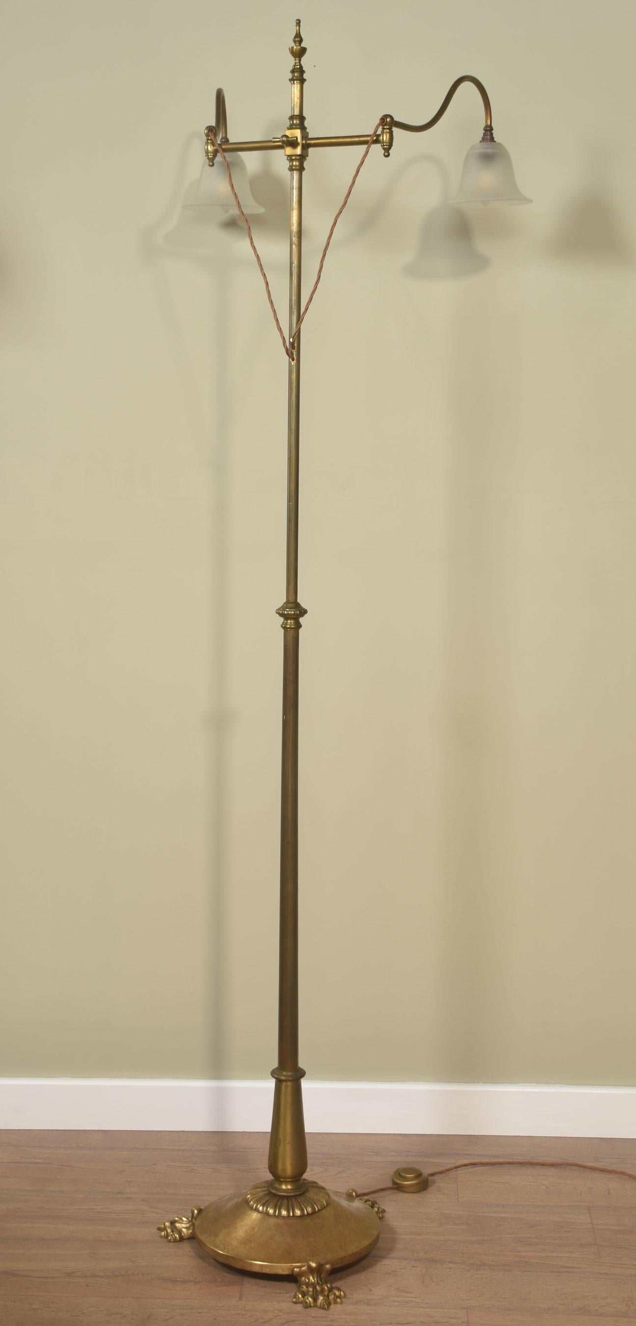 Paire de lampes de lecture ajustables en laiton en vente 5