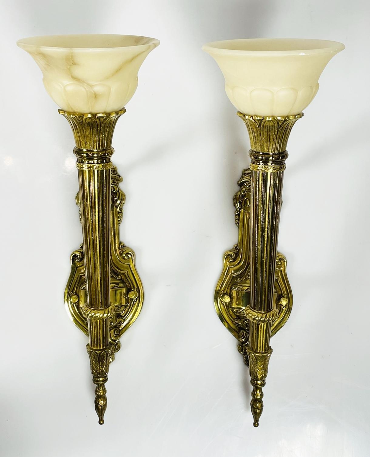 Beautiful pair of cast brass and alabaster wall sconces.
The sconces have a wonderful shape, they are very unique and well made.
Manufactured on 2002.

