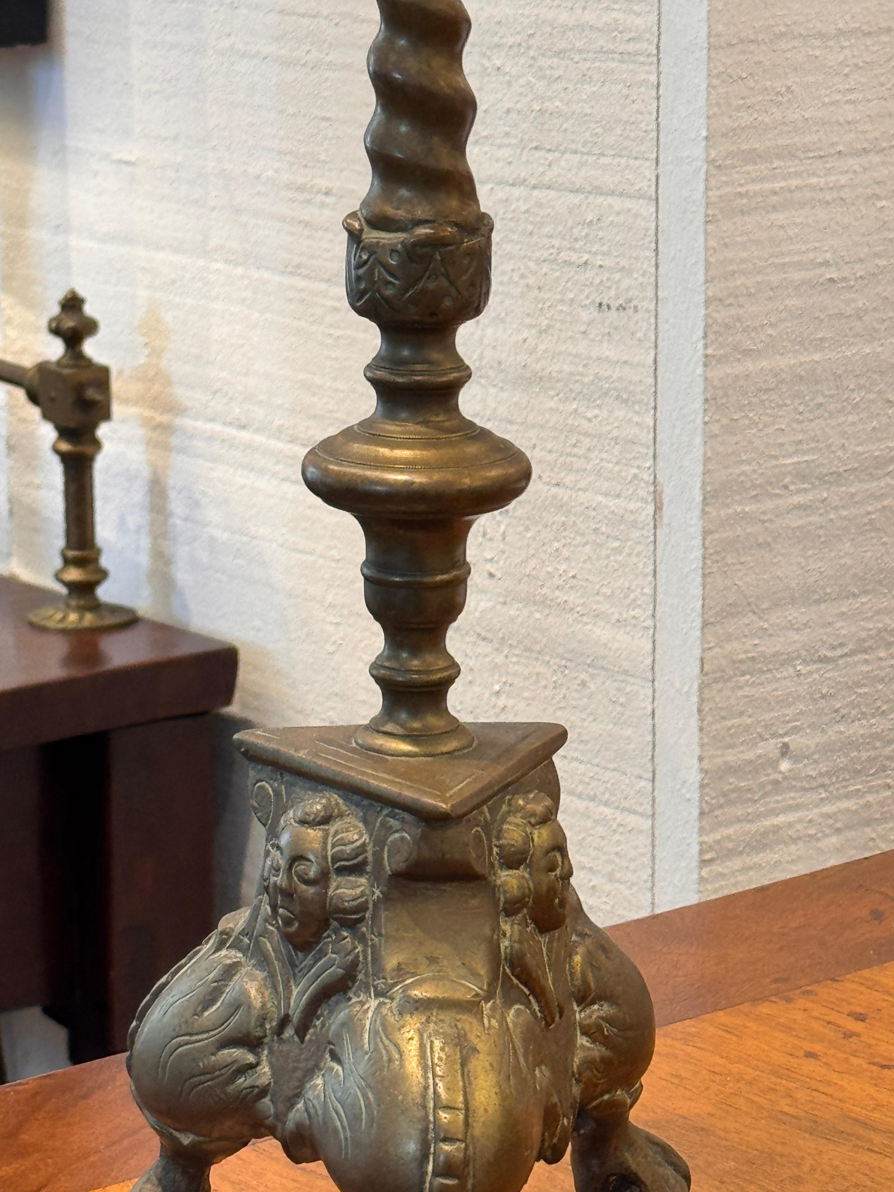 Coppia di bastoni da altare in ottone in vendita 5
