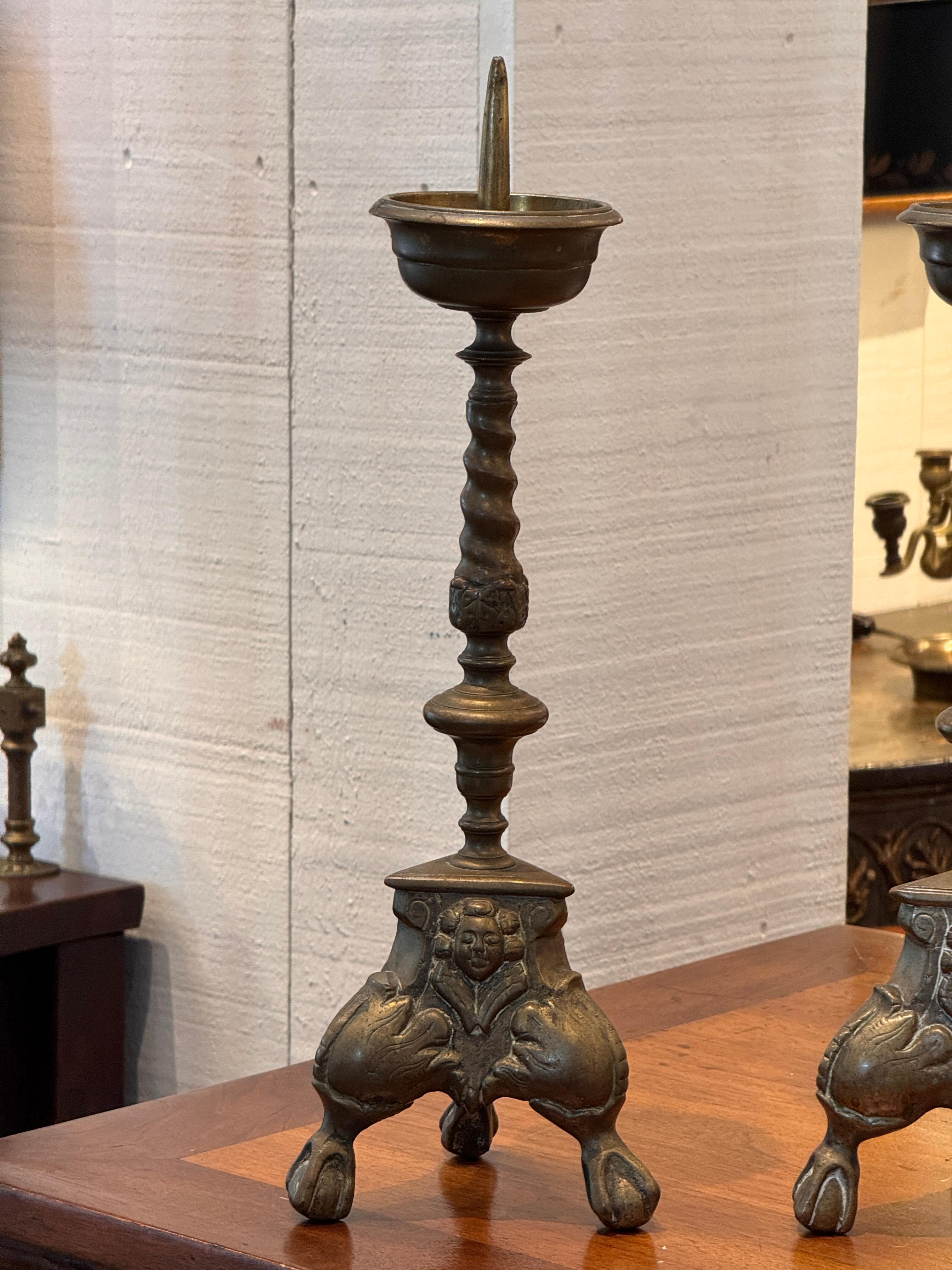 Italiano Coppia di bastoni da altare in ottone in vendita