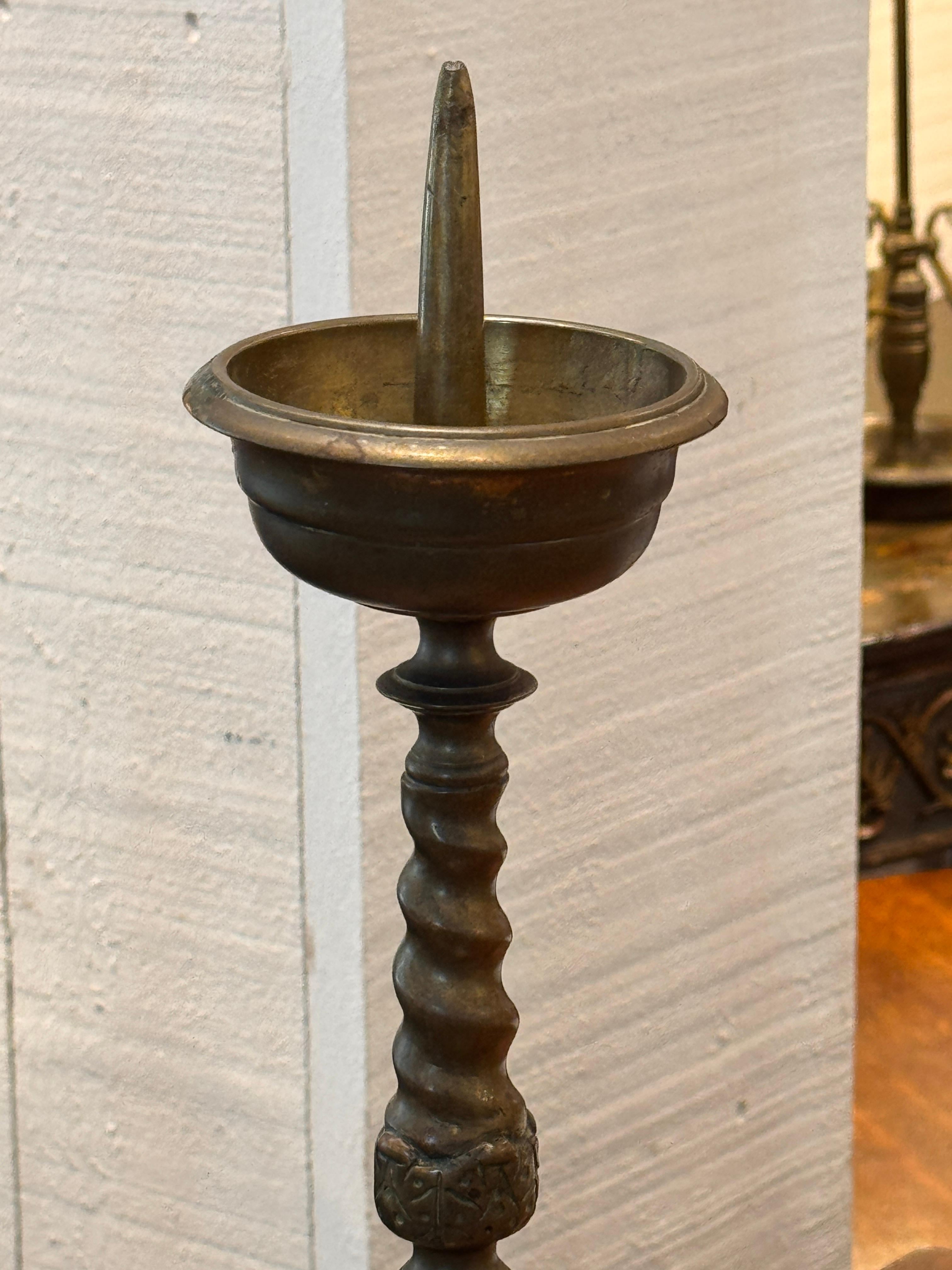 Ottone Coppia di bastoni da altare in ottone in vendita