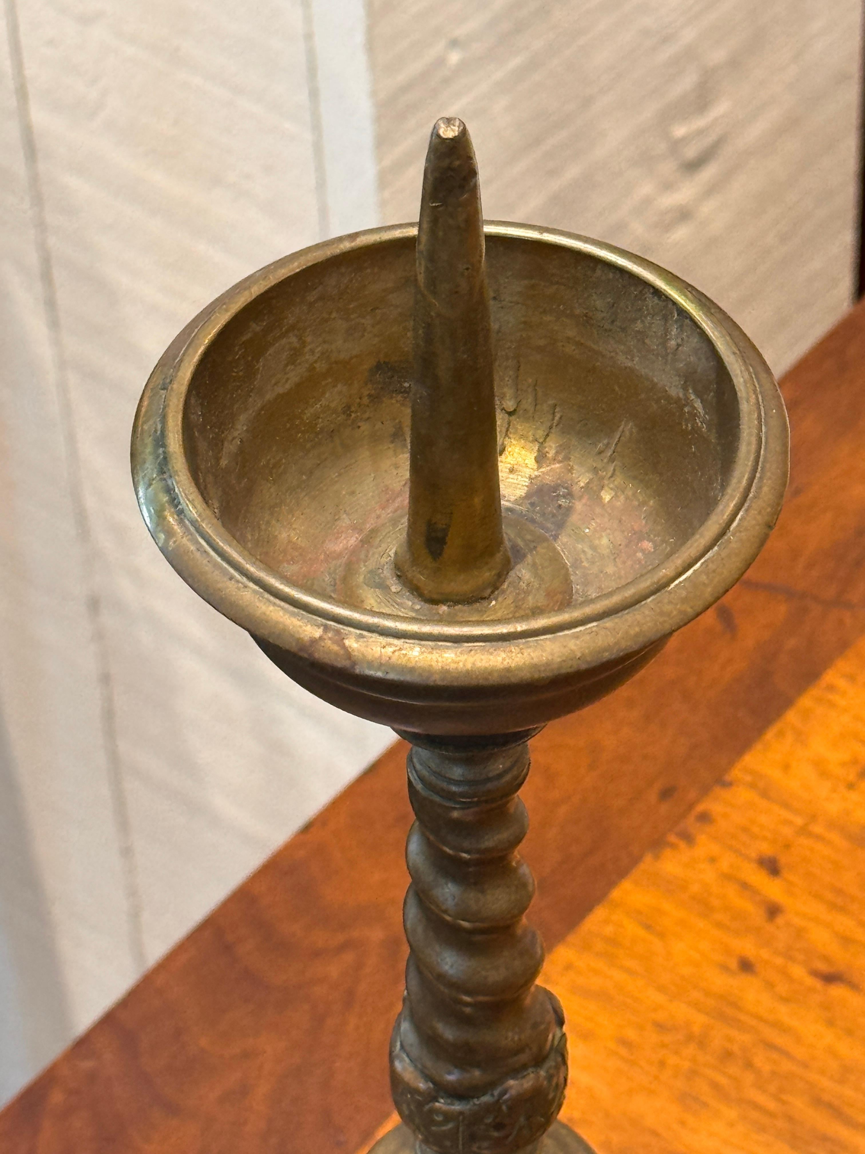 Coppia di bastoni da altare in ottone in vendita 2