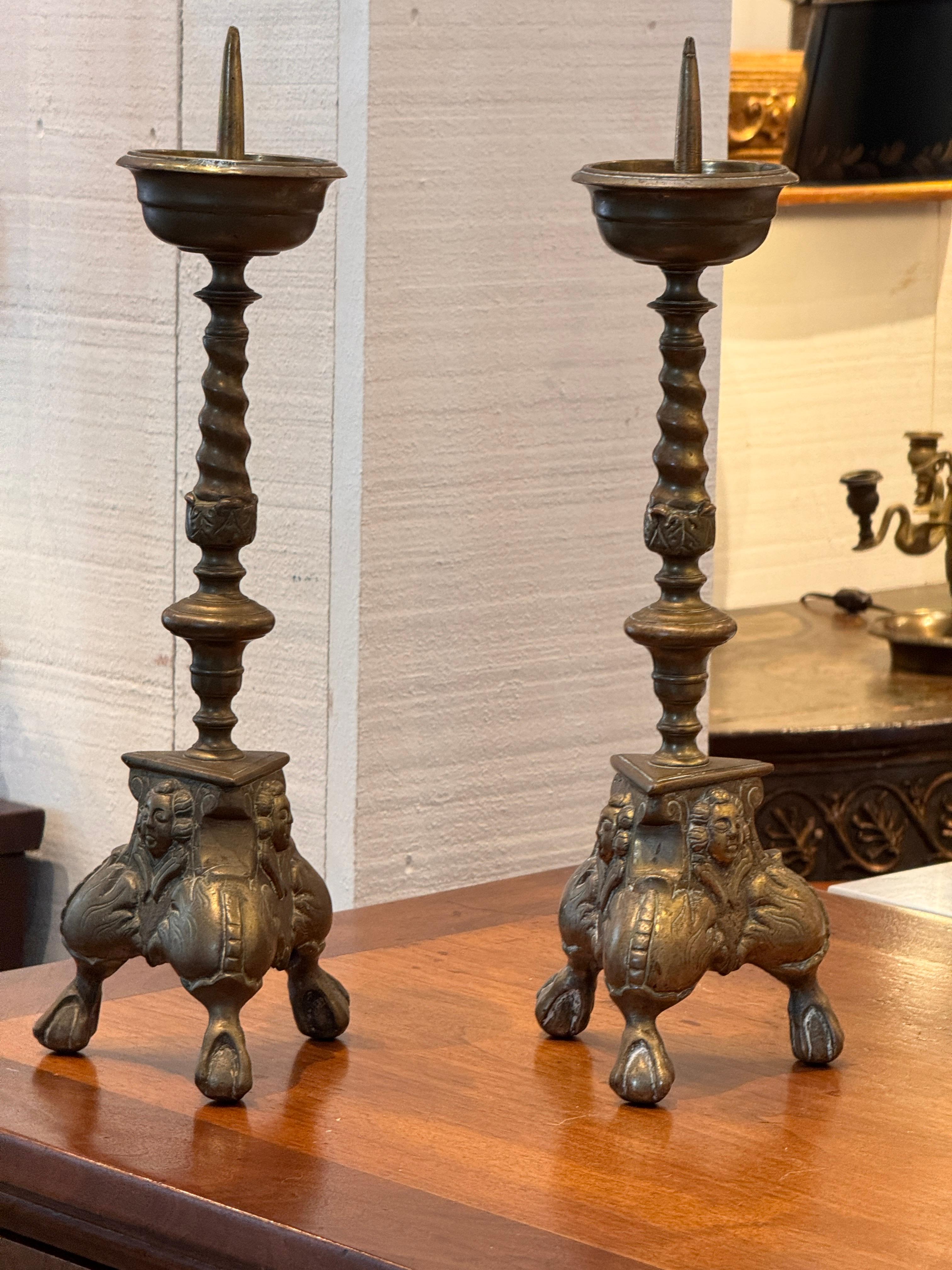 Coppia di bastoni da altare in ottone in vendita 3