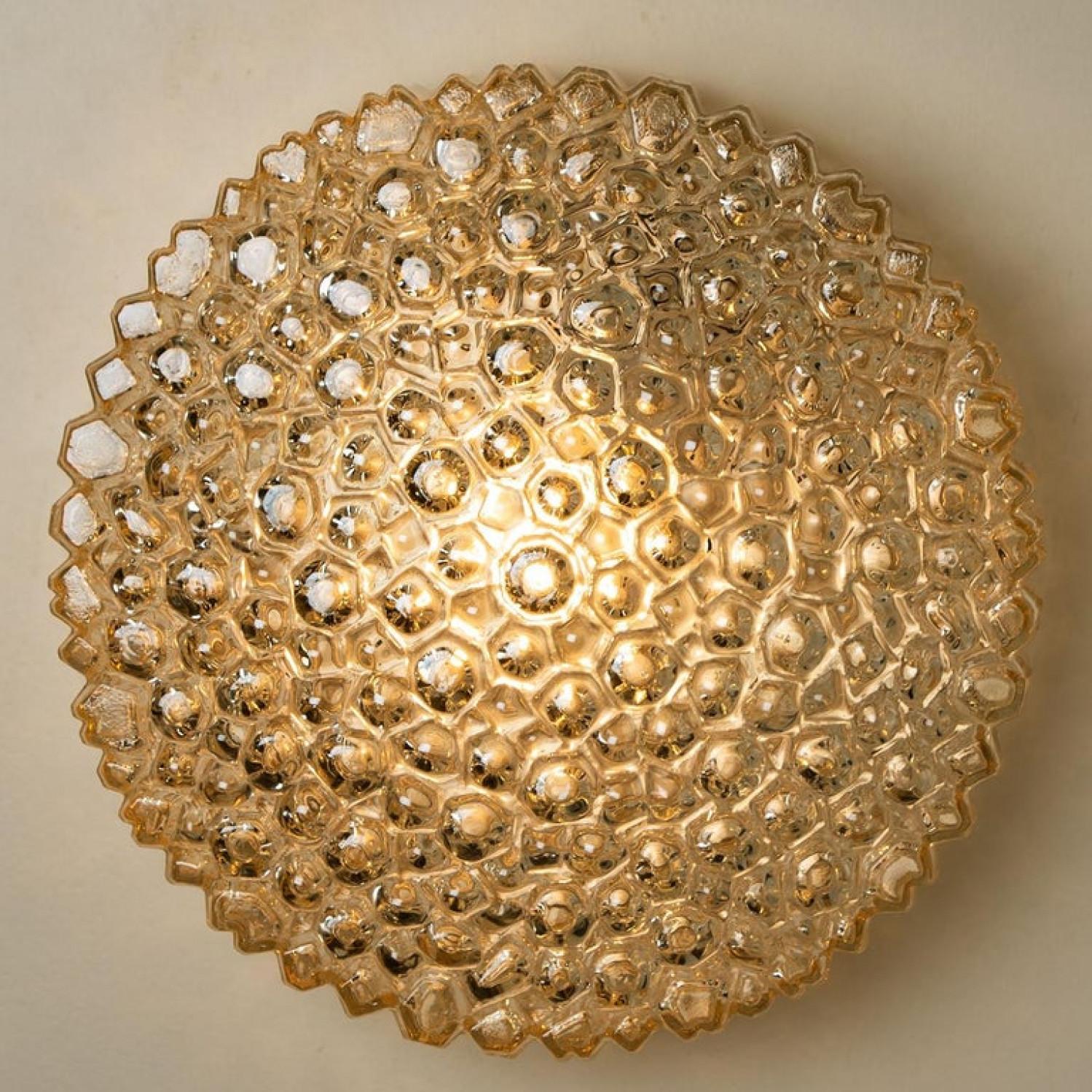 Paire d'appliques/encastrés en laiton et verre ambré de Motoko Isshi pour Staff en vente 2