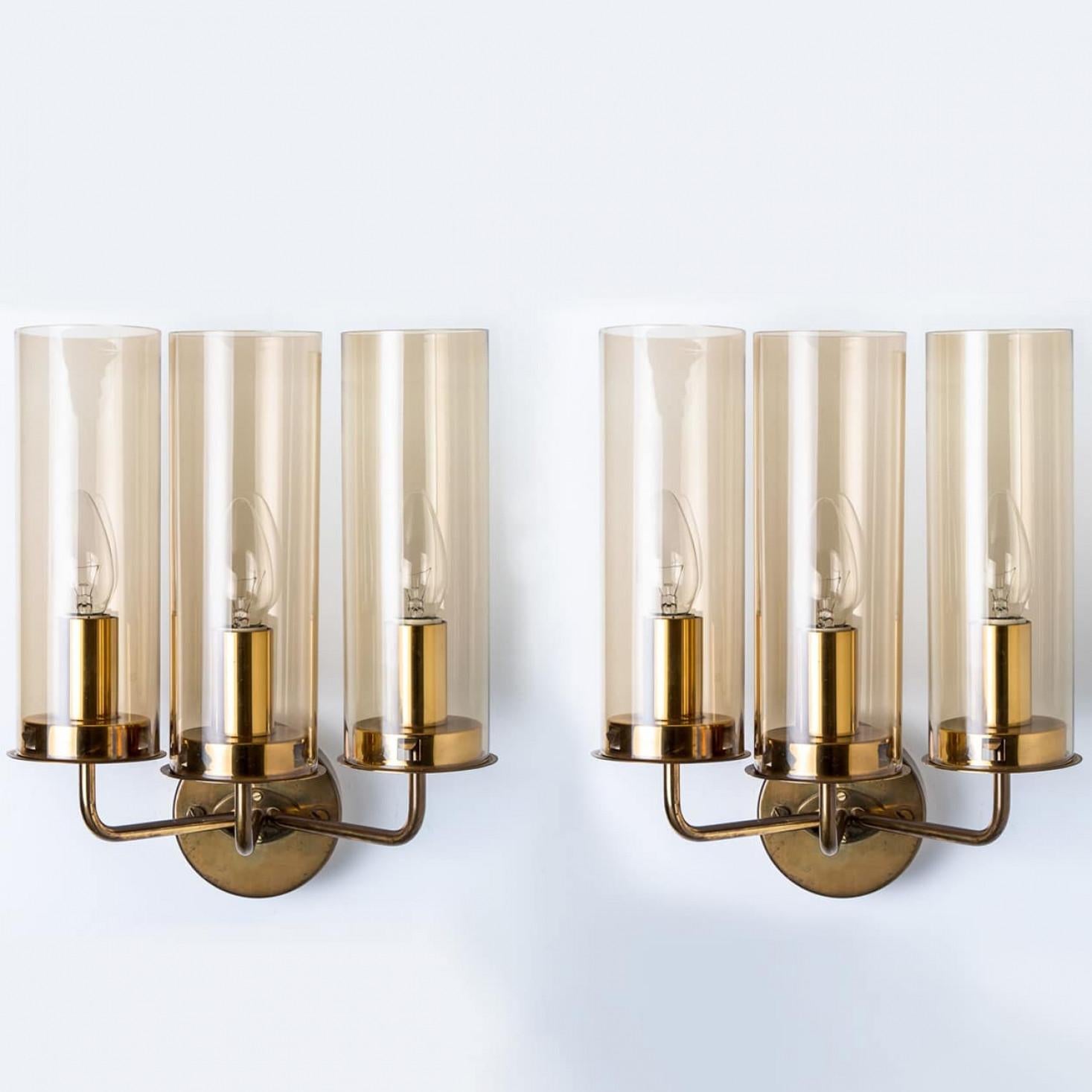 Pair of Brass and Amber Glass Wall Lights by Jakobsson, 1960 en venta 3