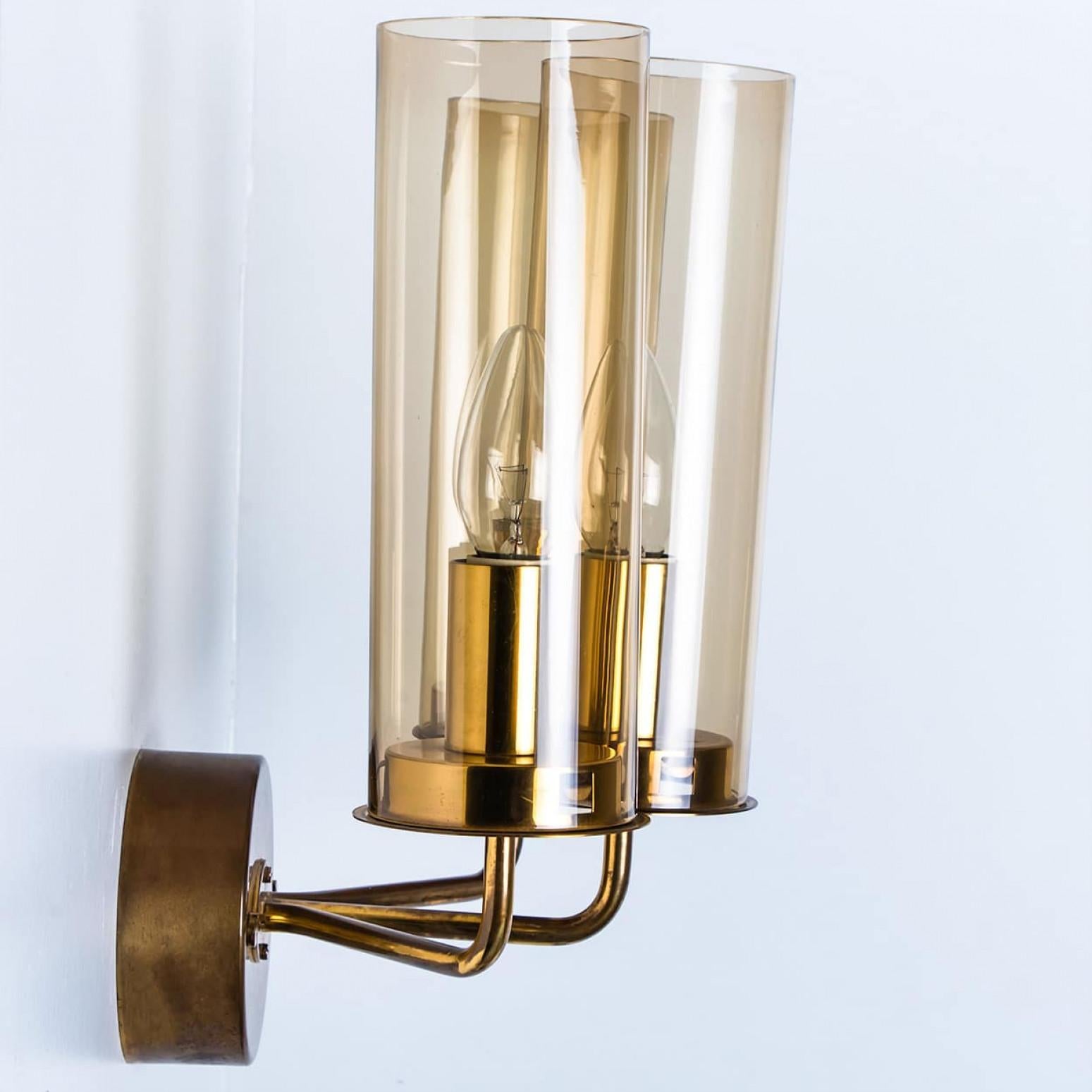 Pair of Brass and Amber Glass Wall Lights by Jakobsson, 1960 en venta 4