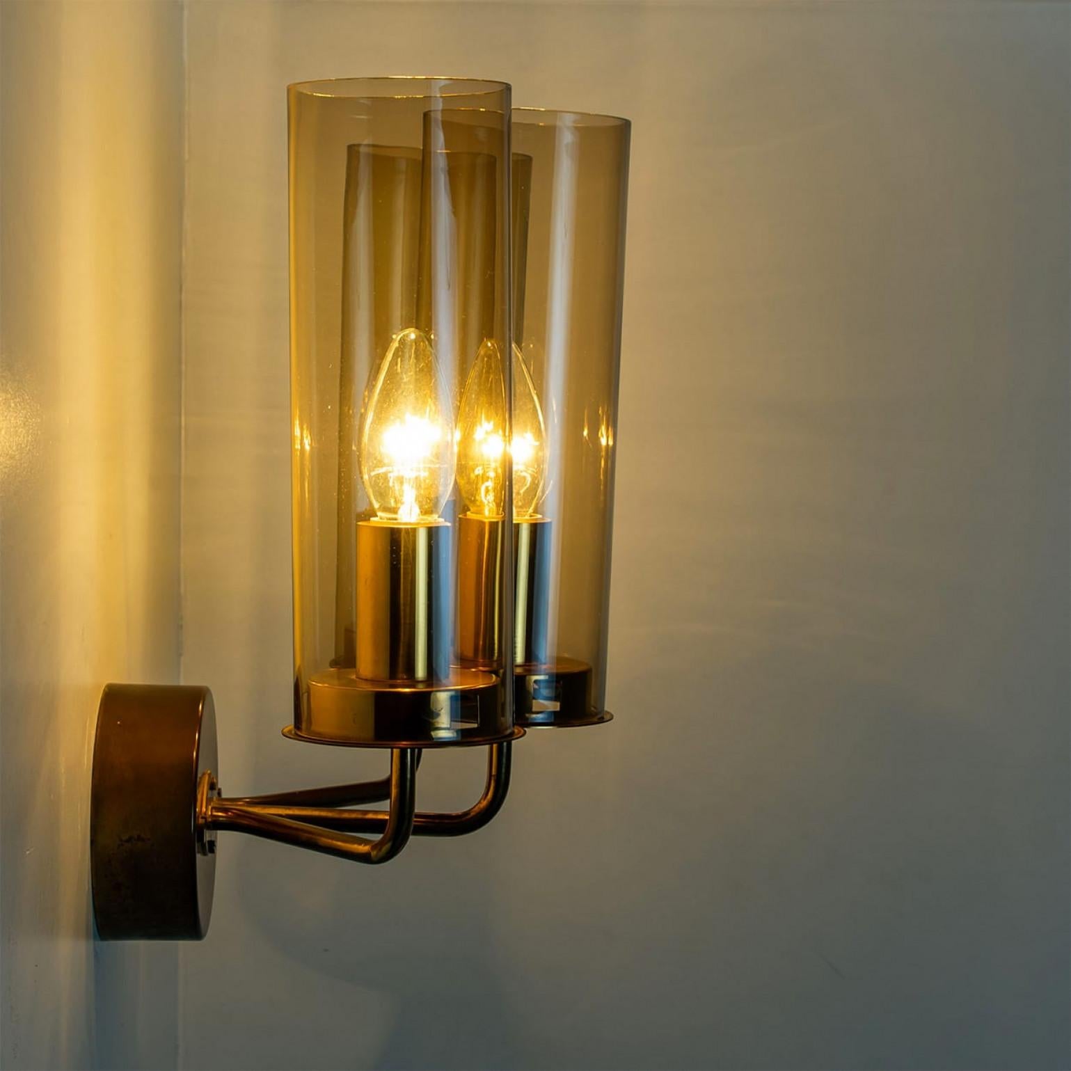 Pair of Brass and Amber Glass Wall Lights by Jakobsson, 1960 en venta 5