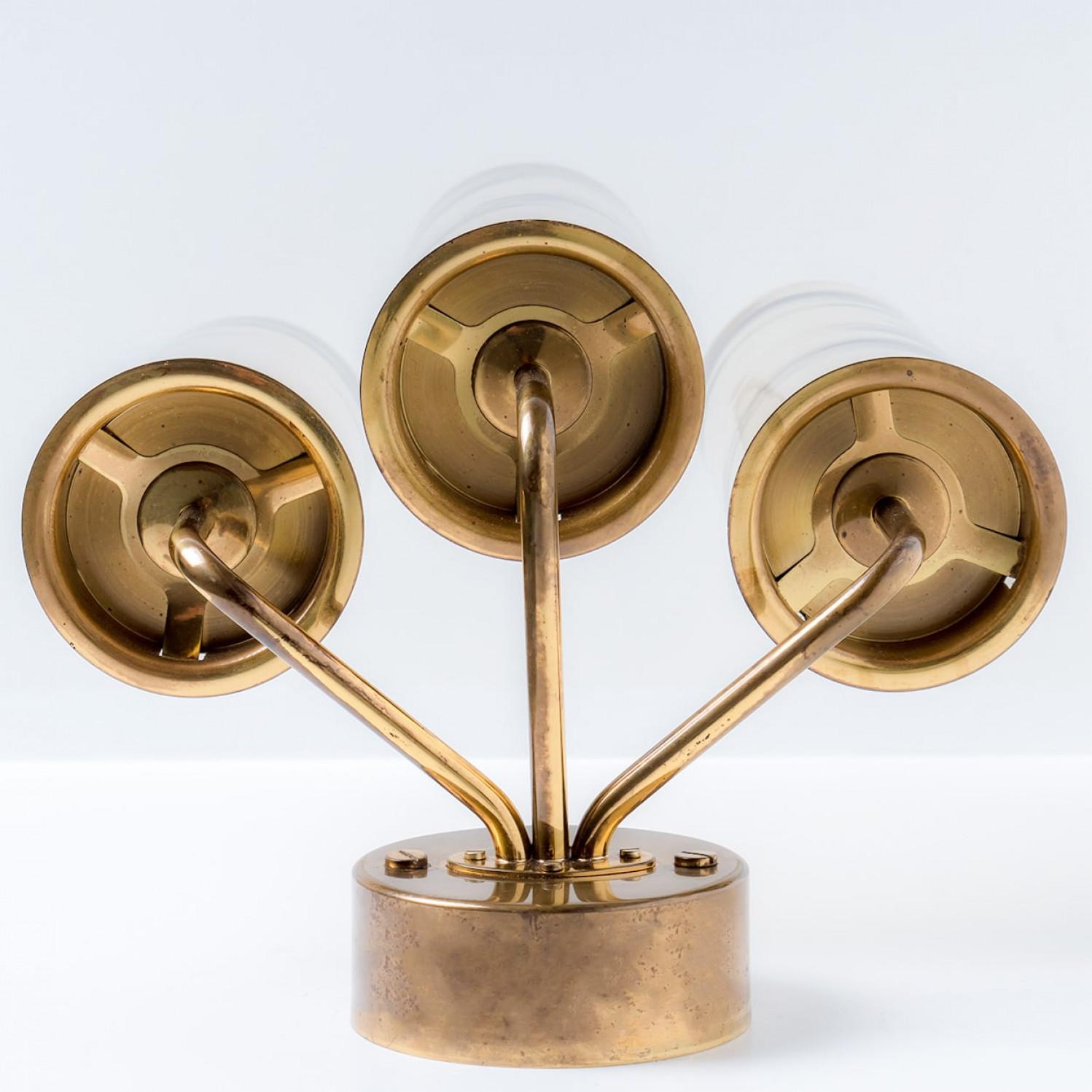 Pair of Brass and Amber Glass Wall Lights by Jakobsson, 1960 mediados del siglo XX en venta