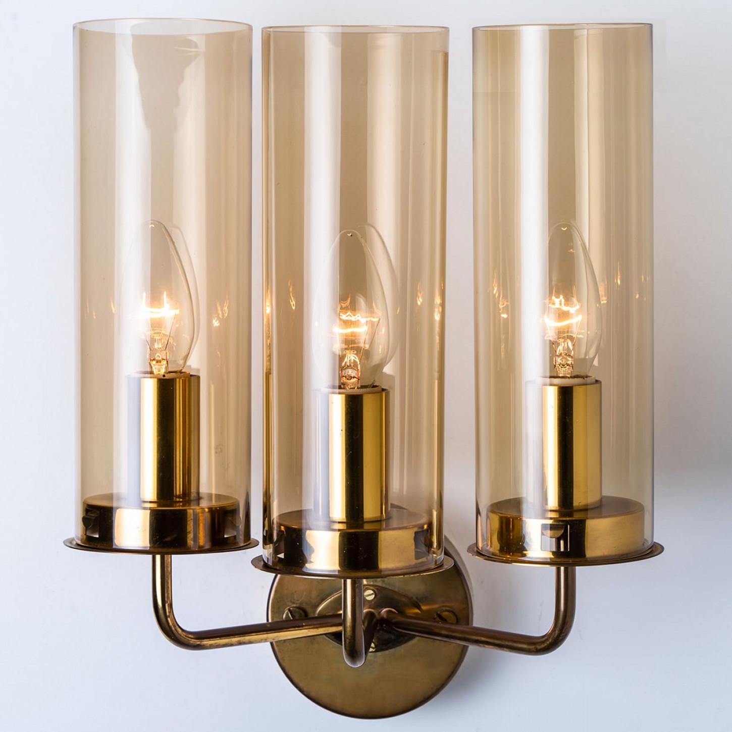 Pair of Brass and Amber Glass Wall Lights by Jakobsson, 1960 en venta 1