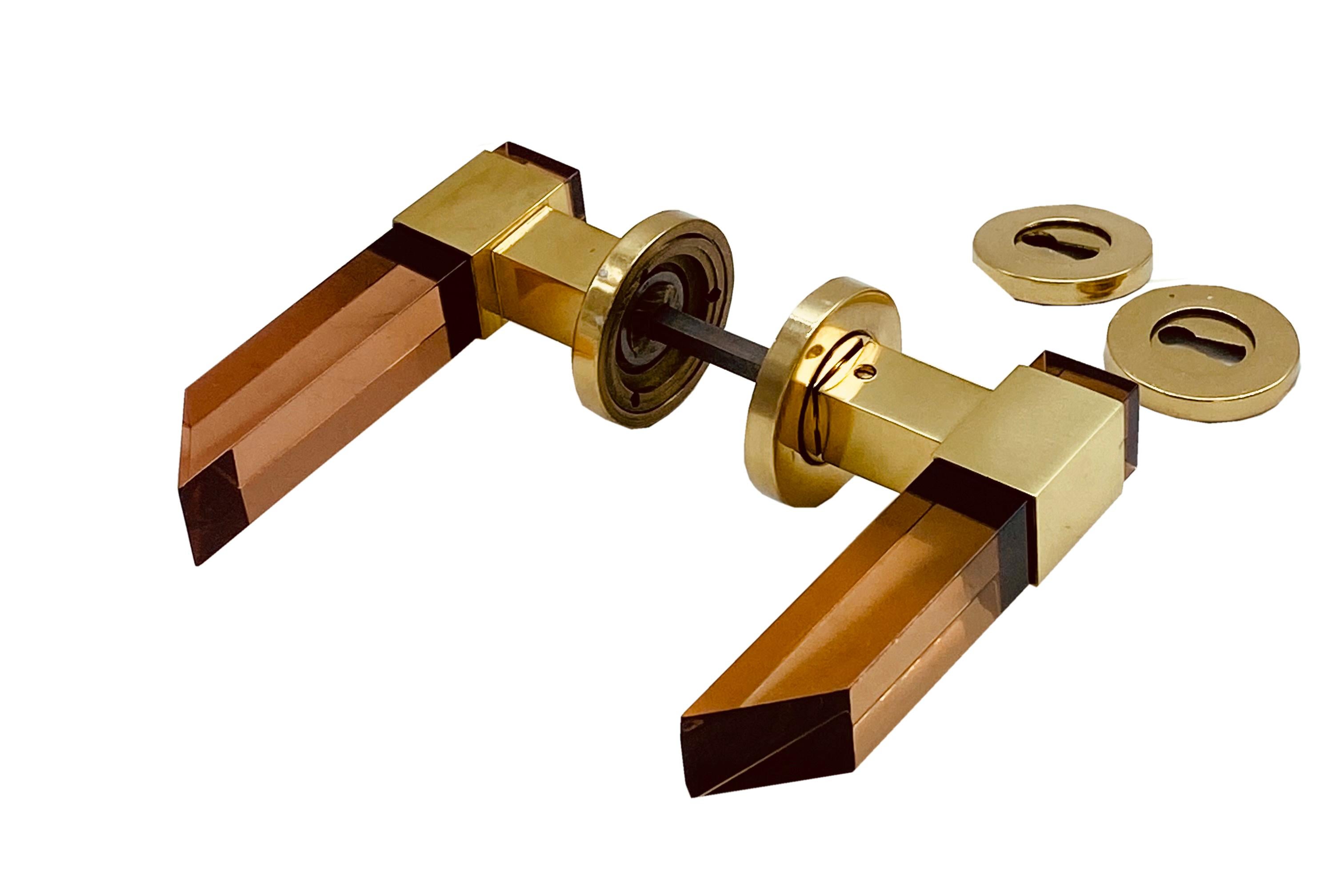 The style is modern and designed for people who like a bit of luxury and quality.
Exclusive Italian door handles.
Note the high quality of the finish.
Italian designer. Very heavy brass handle. 


 
