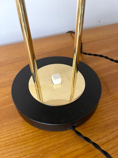 Paar Lampen aus Messing und schwarz lackiertem Metall von Arlus. Frankreich, 1950er Jahre