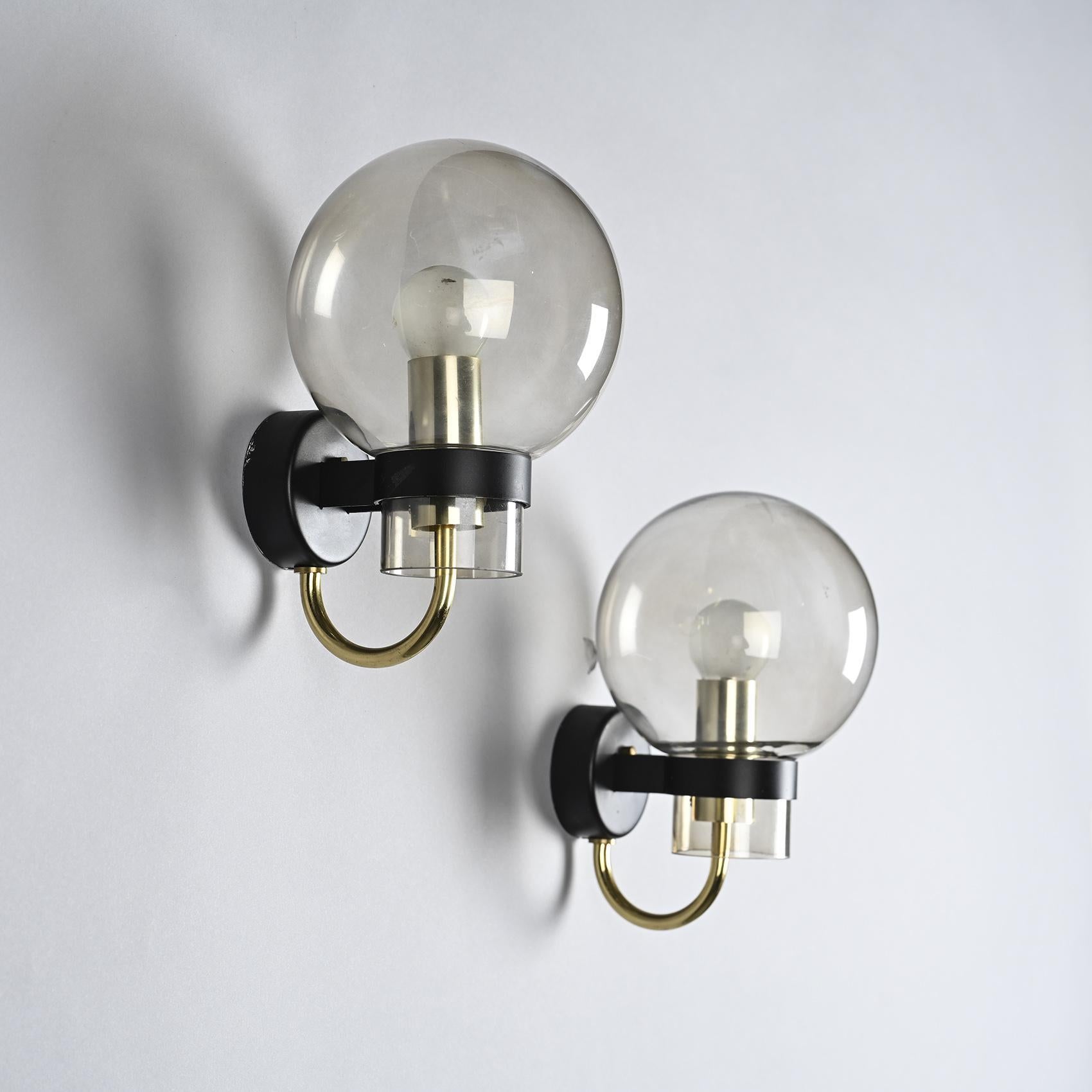 Mid-Century Modern Pair of Brass and Blown Glass Wall Sconces by Glashütte Limburg For Sale