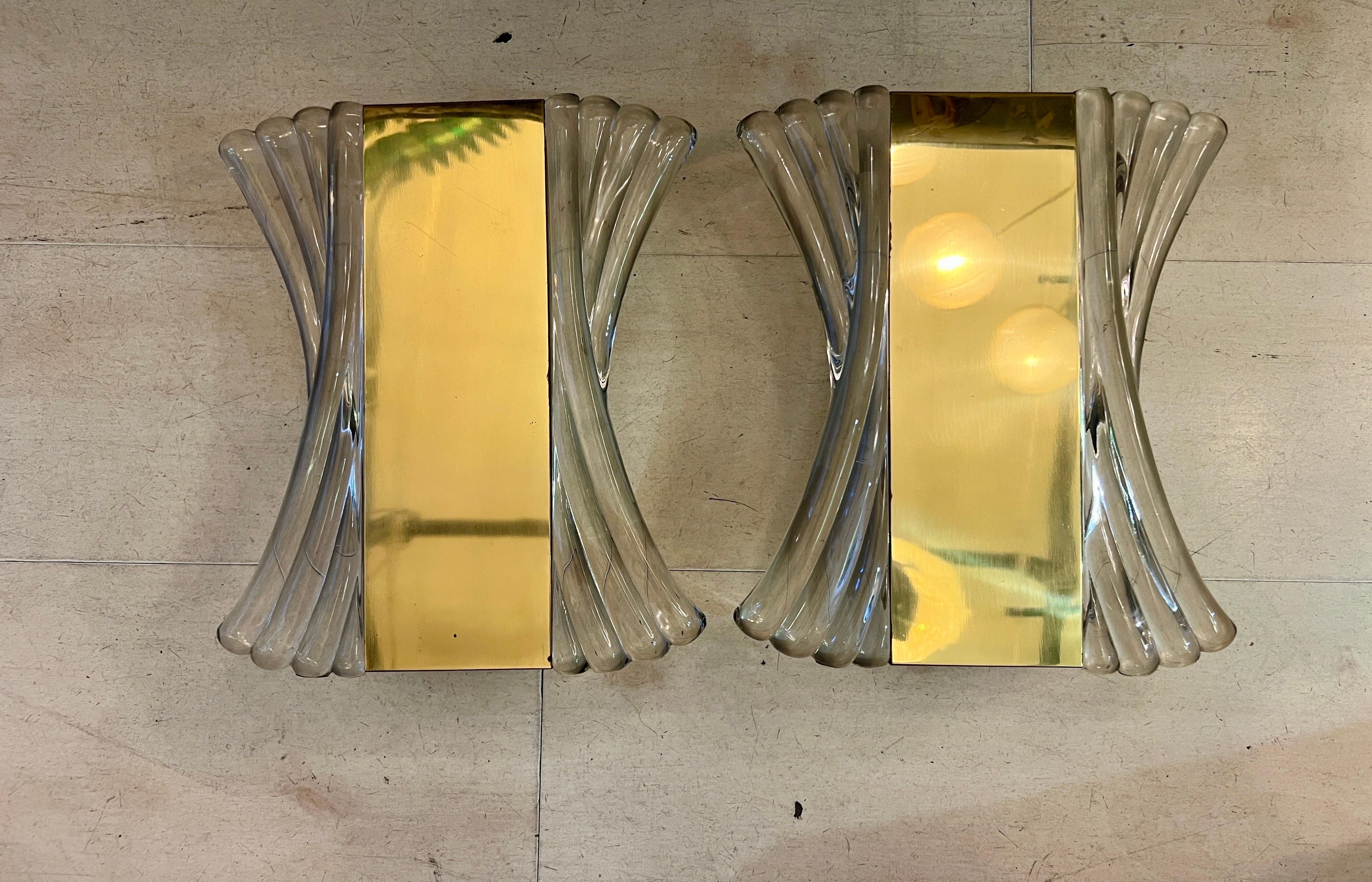 Art Déco Coppia di lampade da parete in ottone e vetro trasparente di Murano, anni '40 in vendita