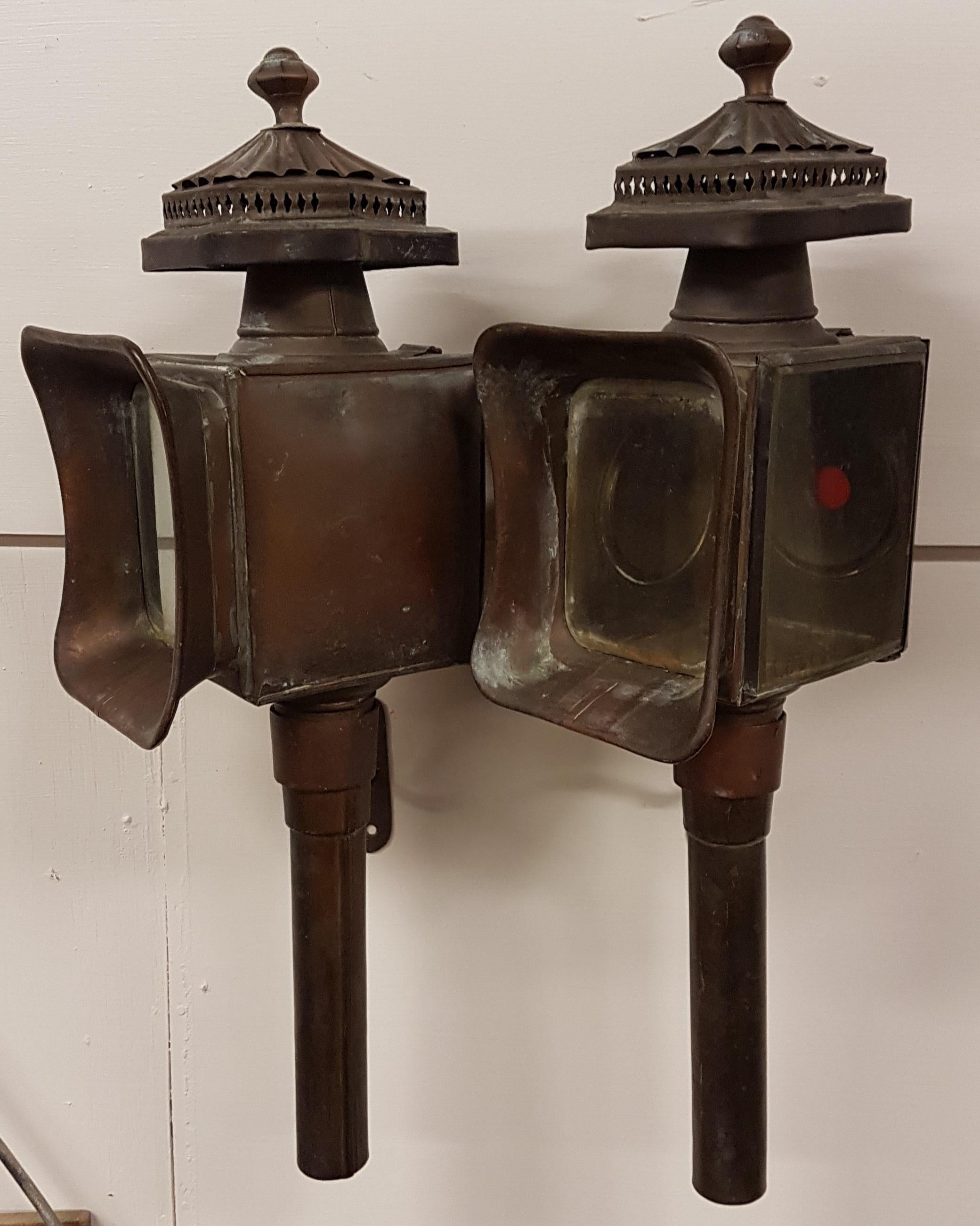Pair of Brass and Copper Carriage Lanterns In Fair Condition In Bodicote, Oxfordshire
