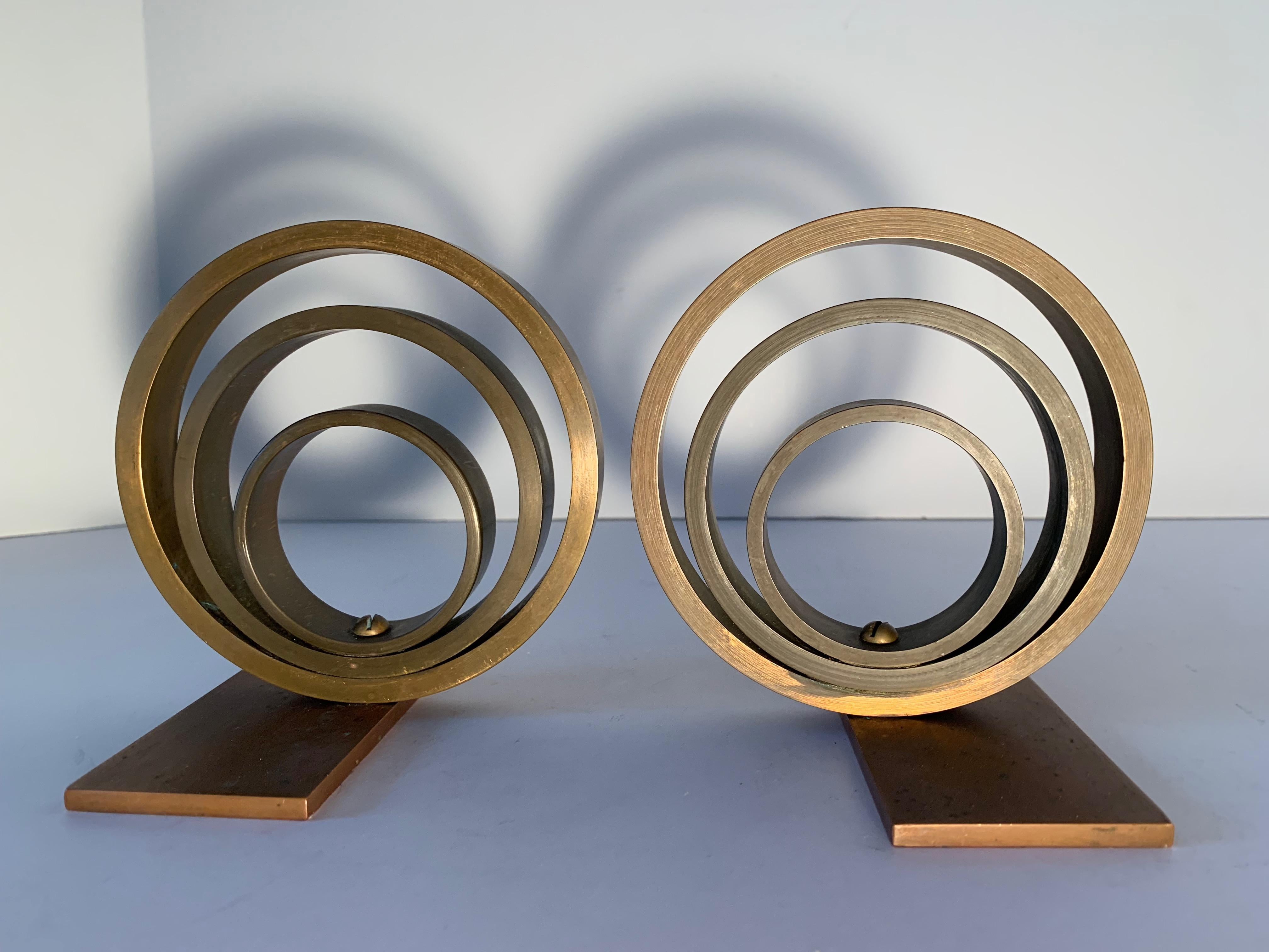 Pair of Brass and Copper Ring Bookends In Good Condition In Los Angeles, CA