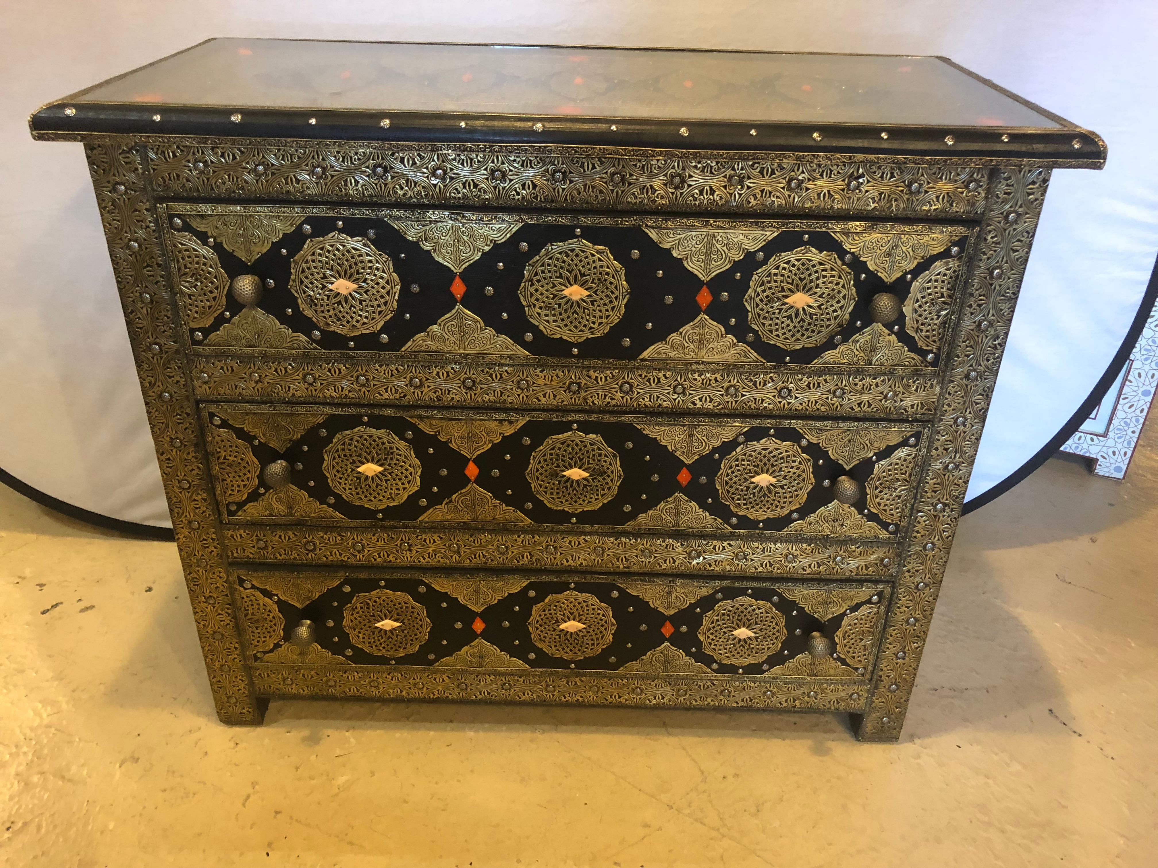 Pair of Brass and Ebony Camel Bone Inlaid Moroccan Commode or Nightstands In Good Condition In Stamford, CT