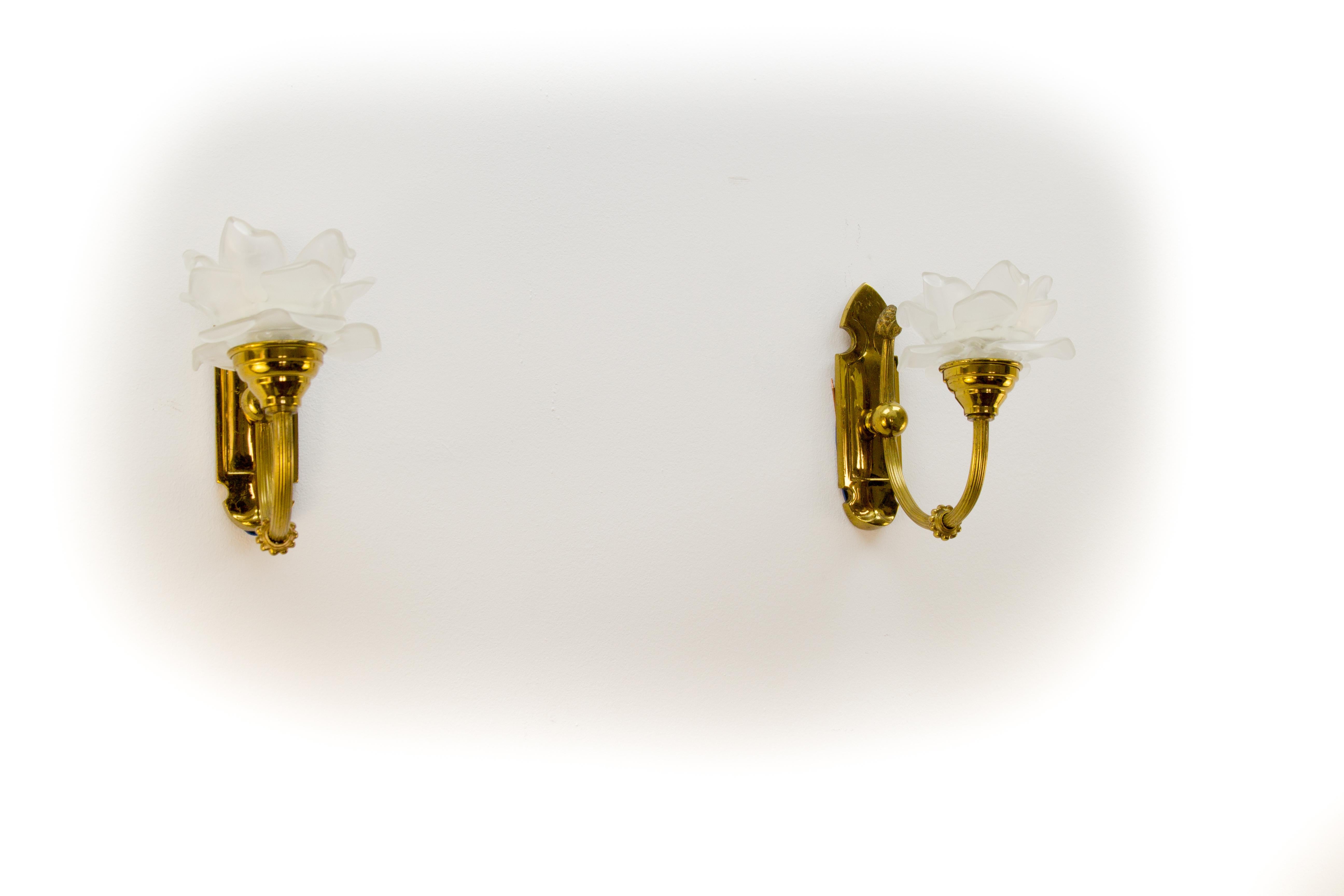 Pair of elegant French brass sconces. Beautiful flower shaped frosted glass shades, each with socket for E 14 light bulb with new wiring. 
Dimensions: height: 19 cm / 7.48 in; width: 10 cm / 3.93; depth: 18 cm / 7.08 in.
      