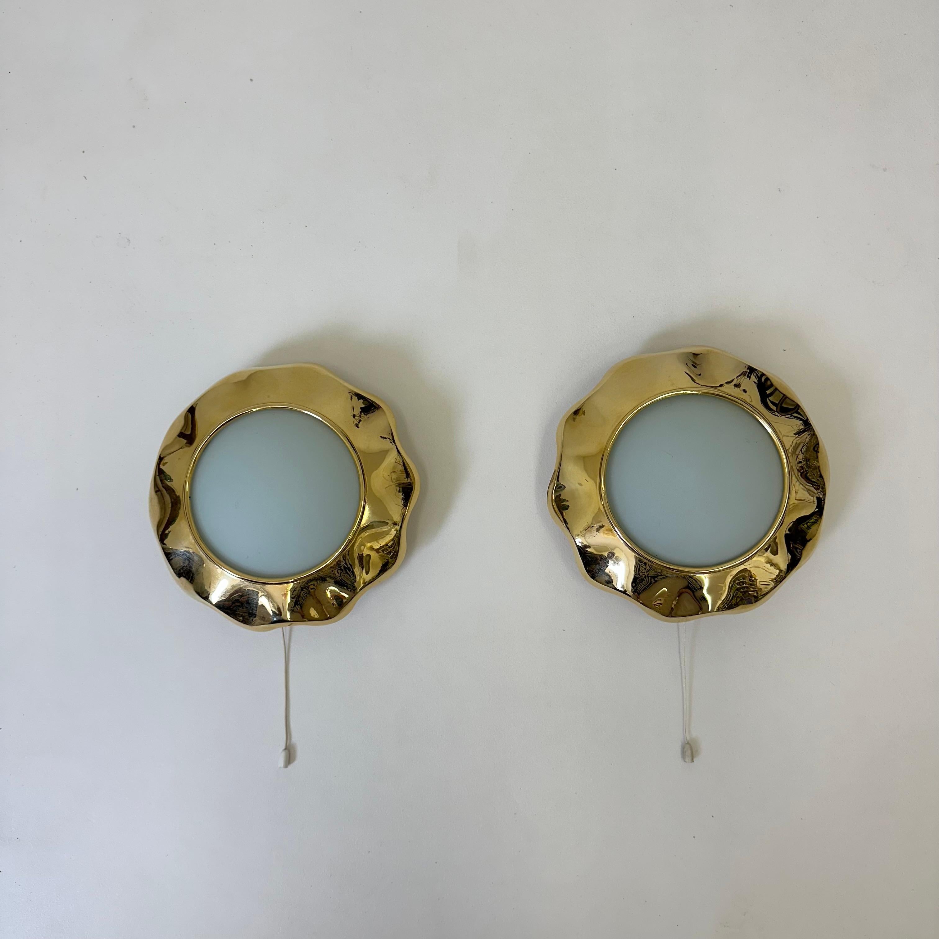 Pair of brass and glas sunburst wall lamps, 1970s For Sale 3