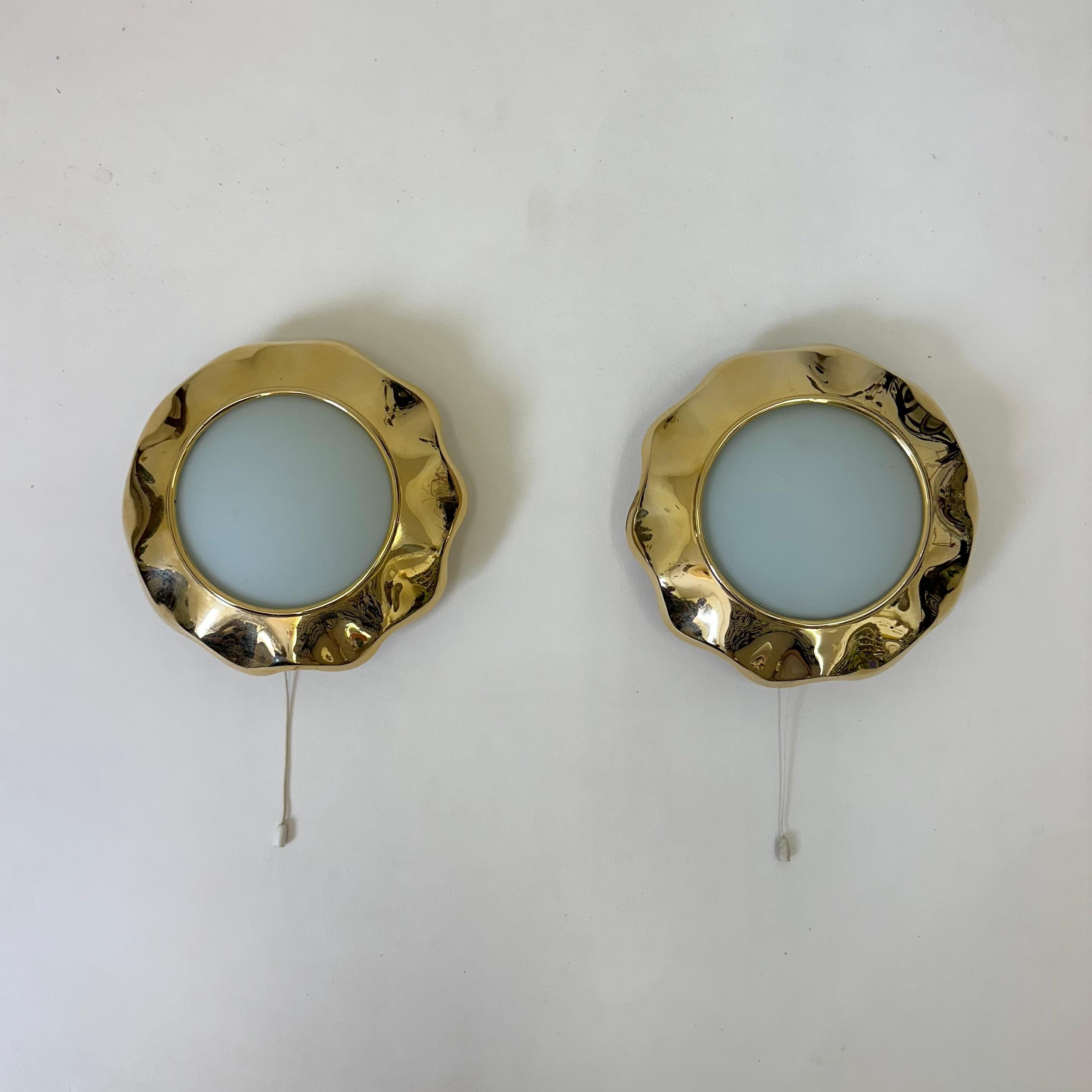 Pair of brass and glas sunburst wall lamps, 1970s For Sale 5