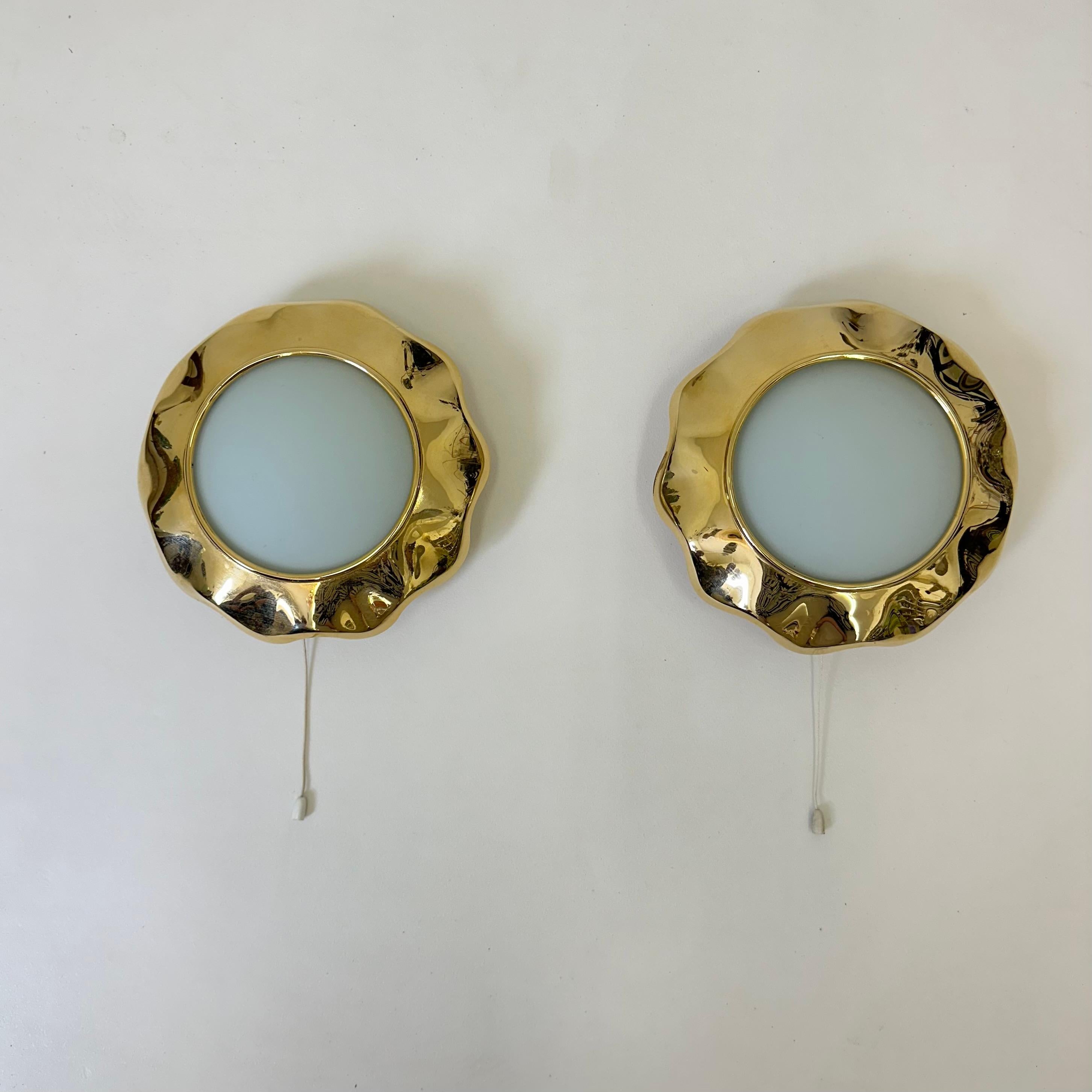 Pair of brass and glas sunburst wall lamps, 1970s For Sale 6