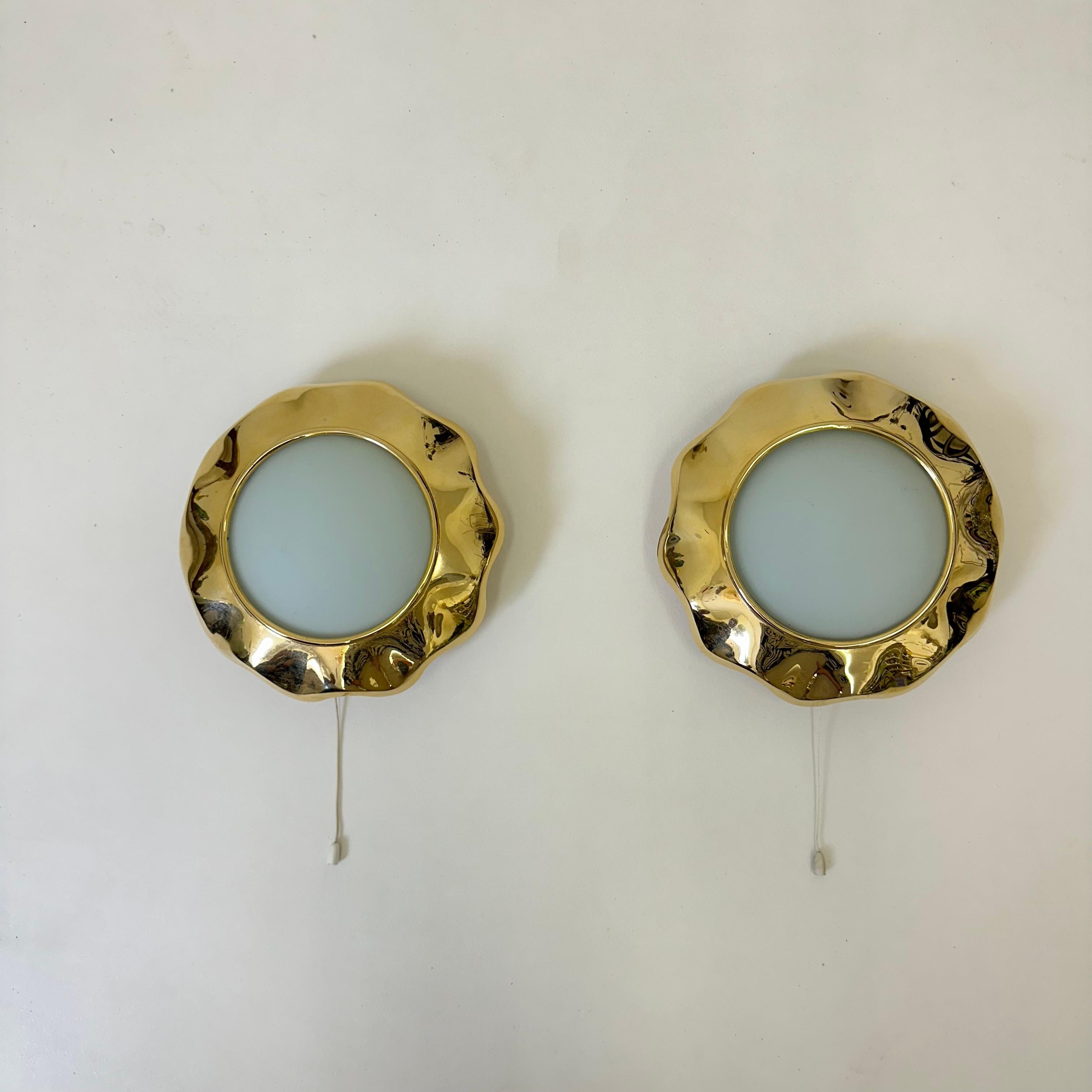 Pair of brass and glas sunburst wall lamps, 1970s For Sale 11