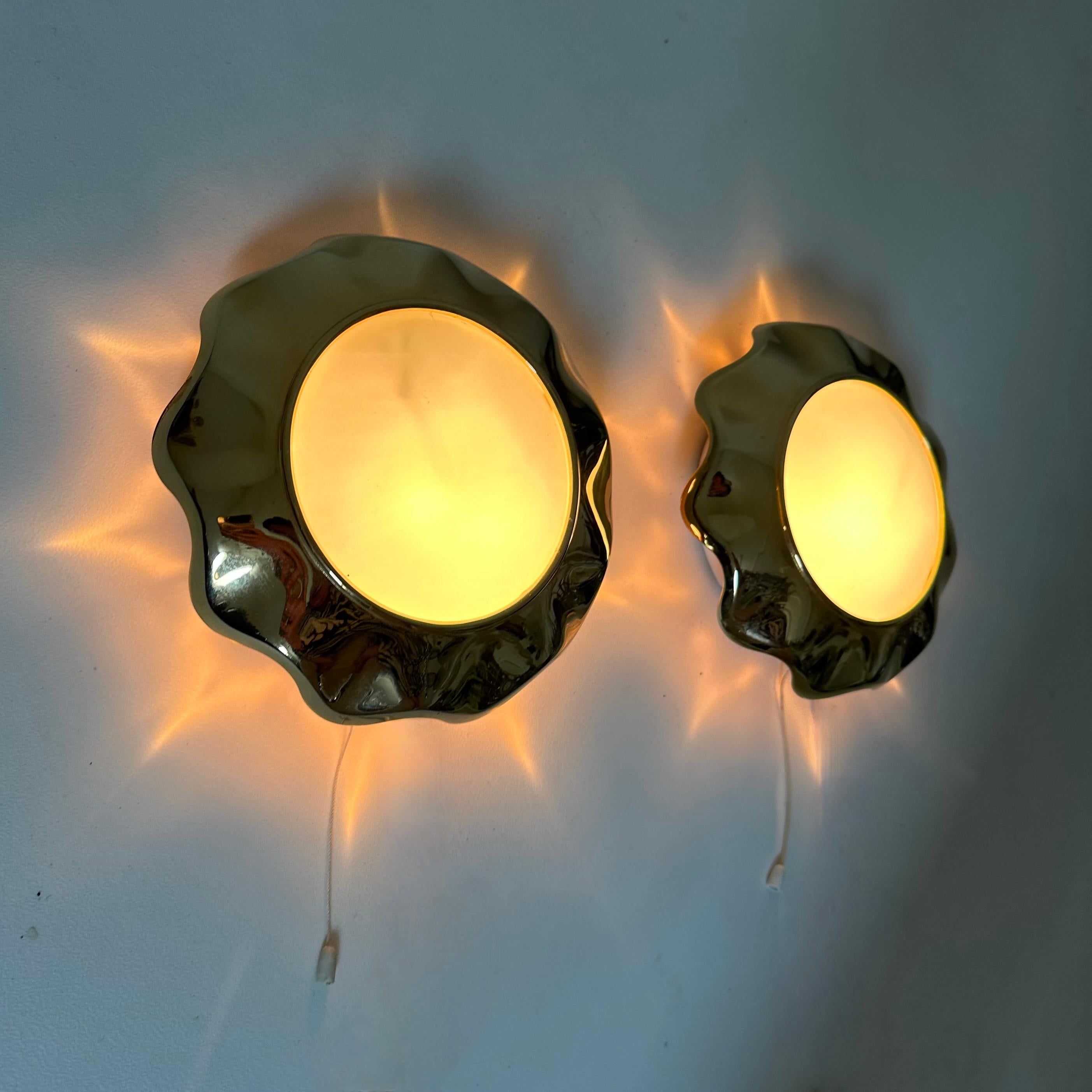 Brass Pair of brass and glas sunburst wall lamps, 1970s For Sale