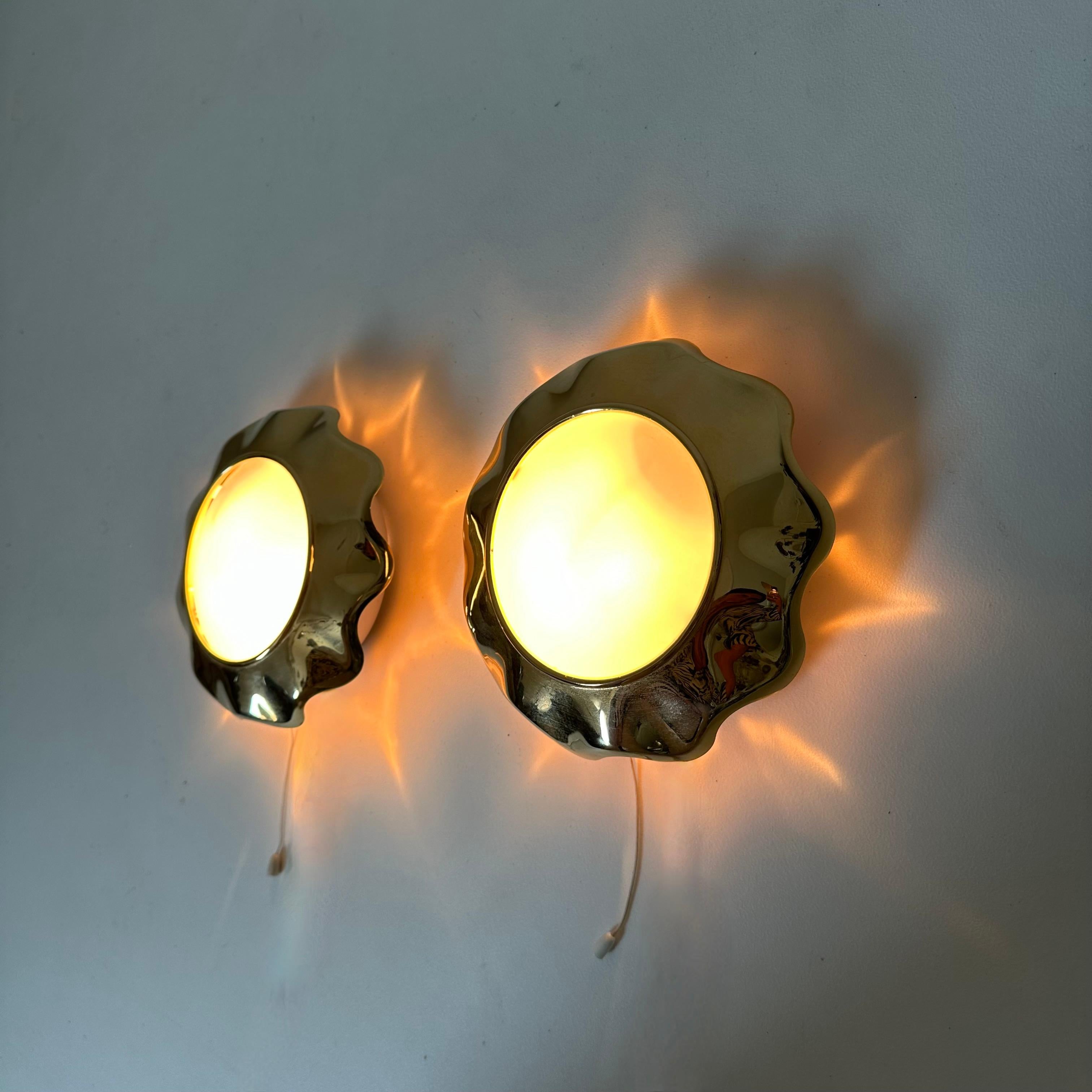 Pair of brass and glas sunburst wall lamps, 1970s For Sale 1