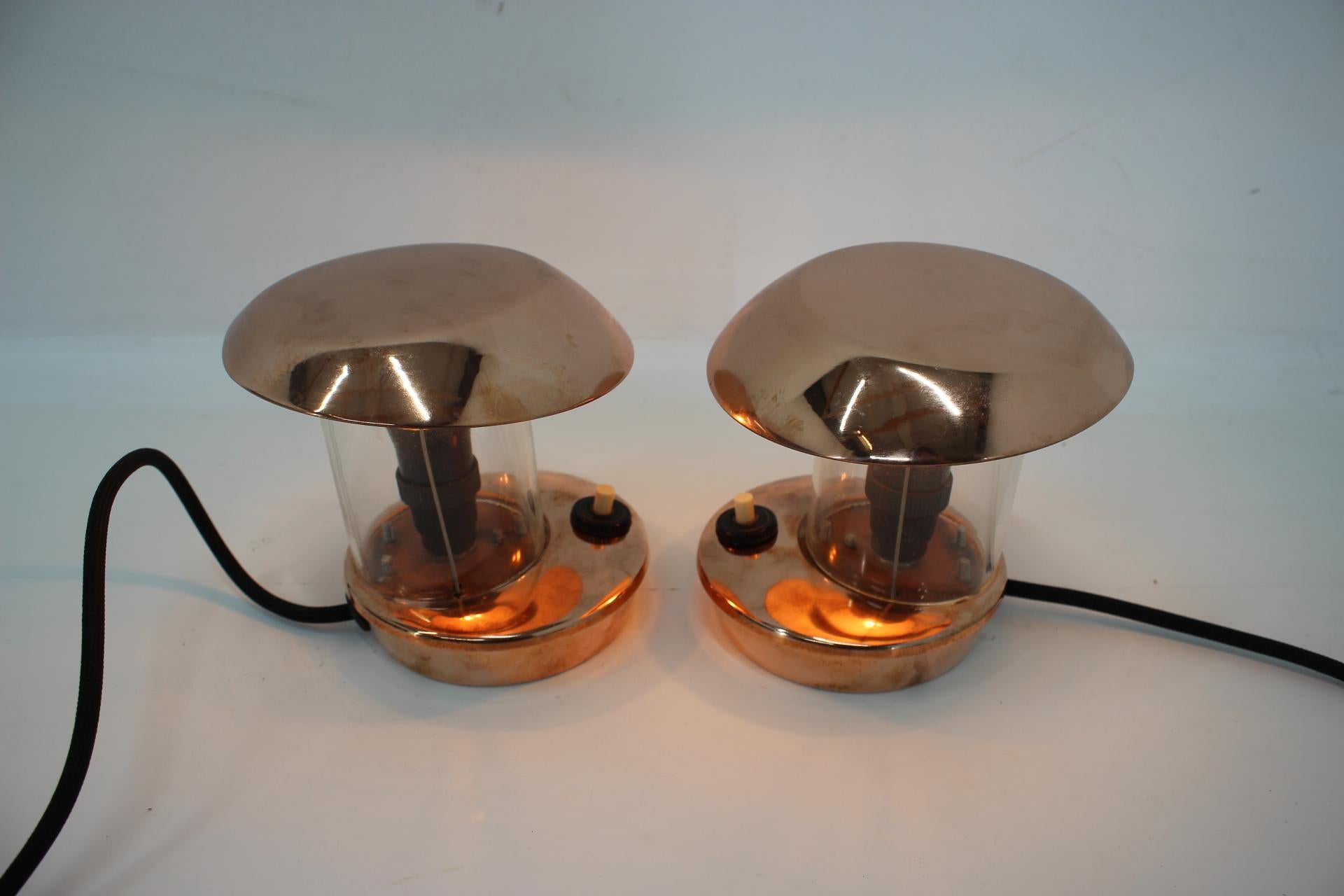 Pareja de lámparas de sobremesa Bauhaus de latón y cristal, años 40 Latón en venta