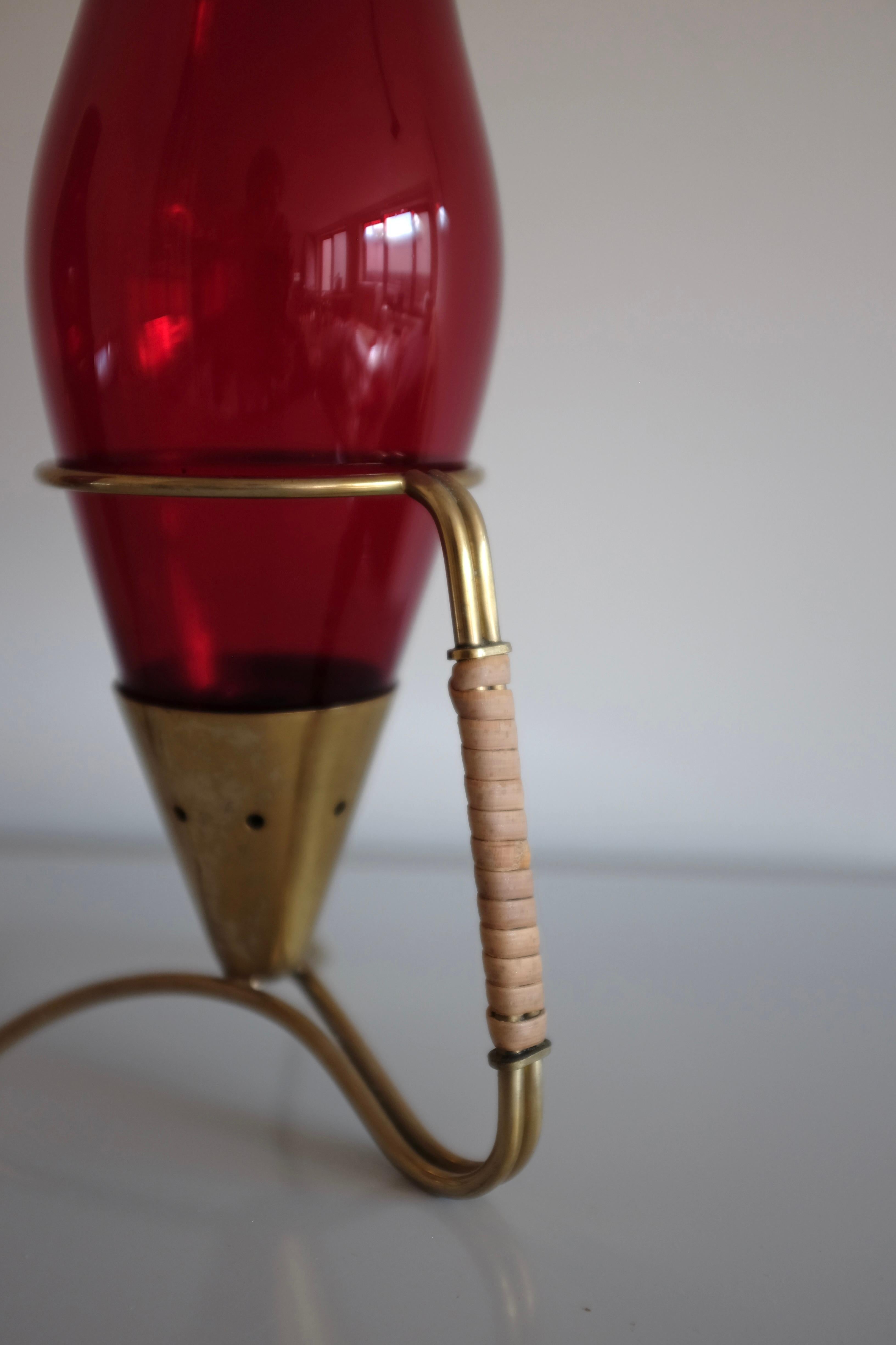 Svedese Coppia di candelieri in ottone e vetro di Gunnar Ander in vendita