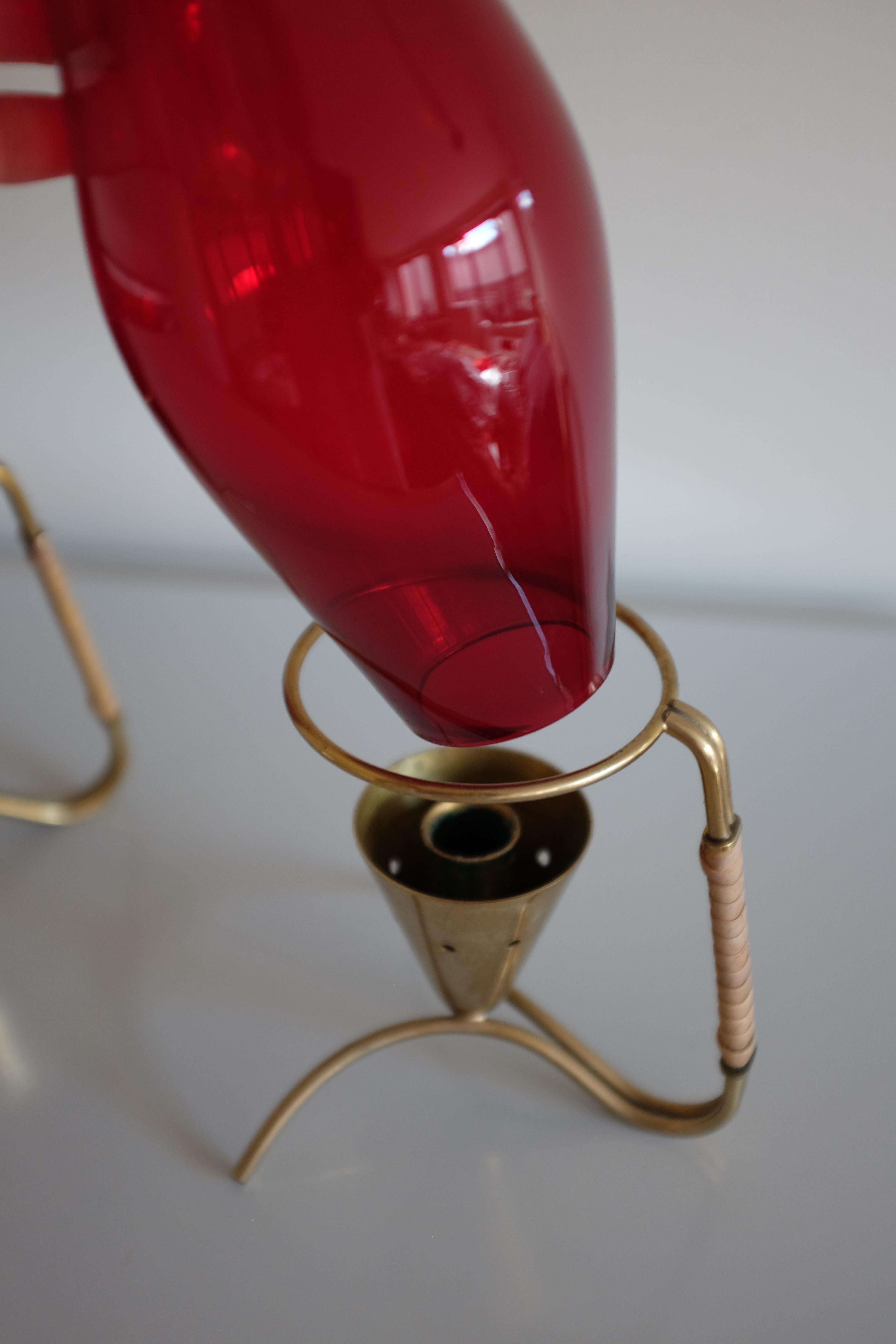 Metà XX secolo Coppia di candelieri in ottone e vetro di Gunnar Ander in vendita