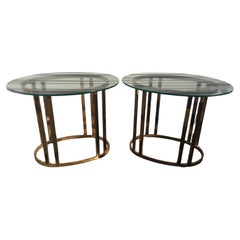 Paar ovale Endtische aus Messing und Glas