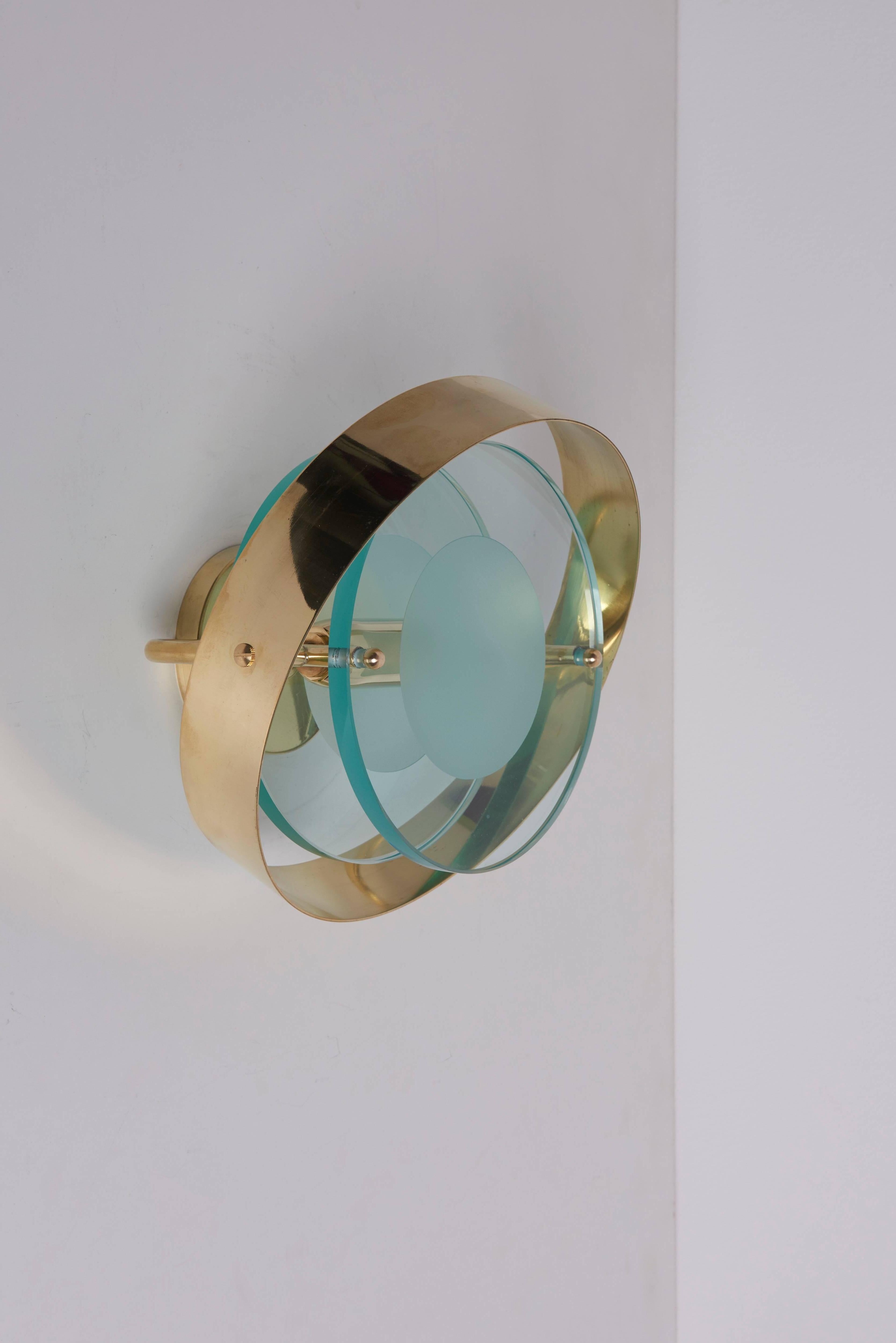 Paire d'appliques en laiton et verre à la manière de Max Ingrand et Fontana Arte en vente 4