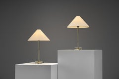 Pareja de lámparas de mesa de latón y cristal de Falkenbergs Belysning, Suecia Años 60