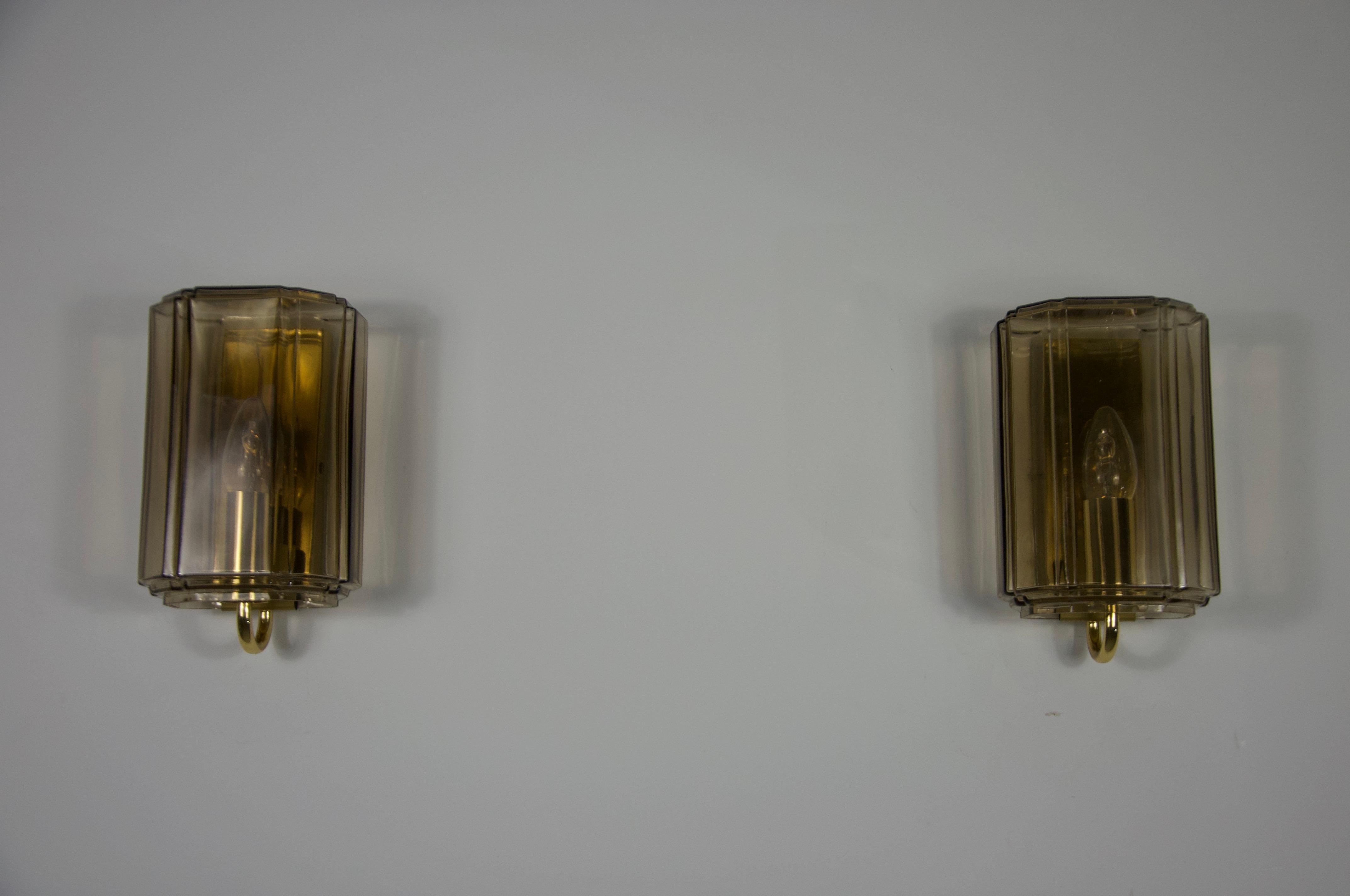 Pair of Brass and Glass Wall Lamps by Glashütte Limburg, 1960s In Good Condition For Sale In Hagenbach, DE