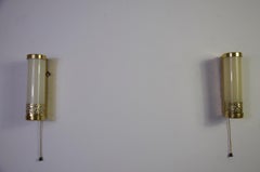 Pareja de apliques de latón y cristal, Italia, años 1960