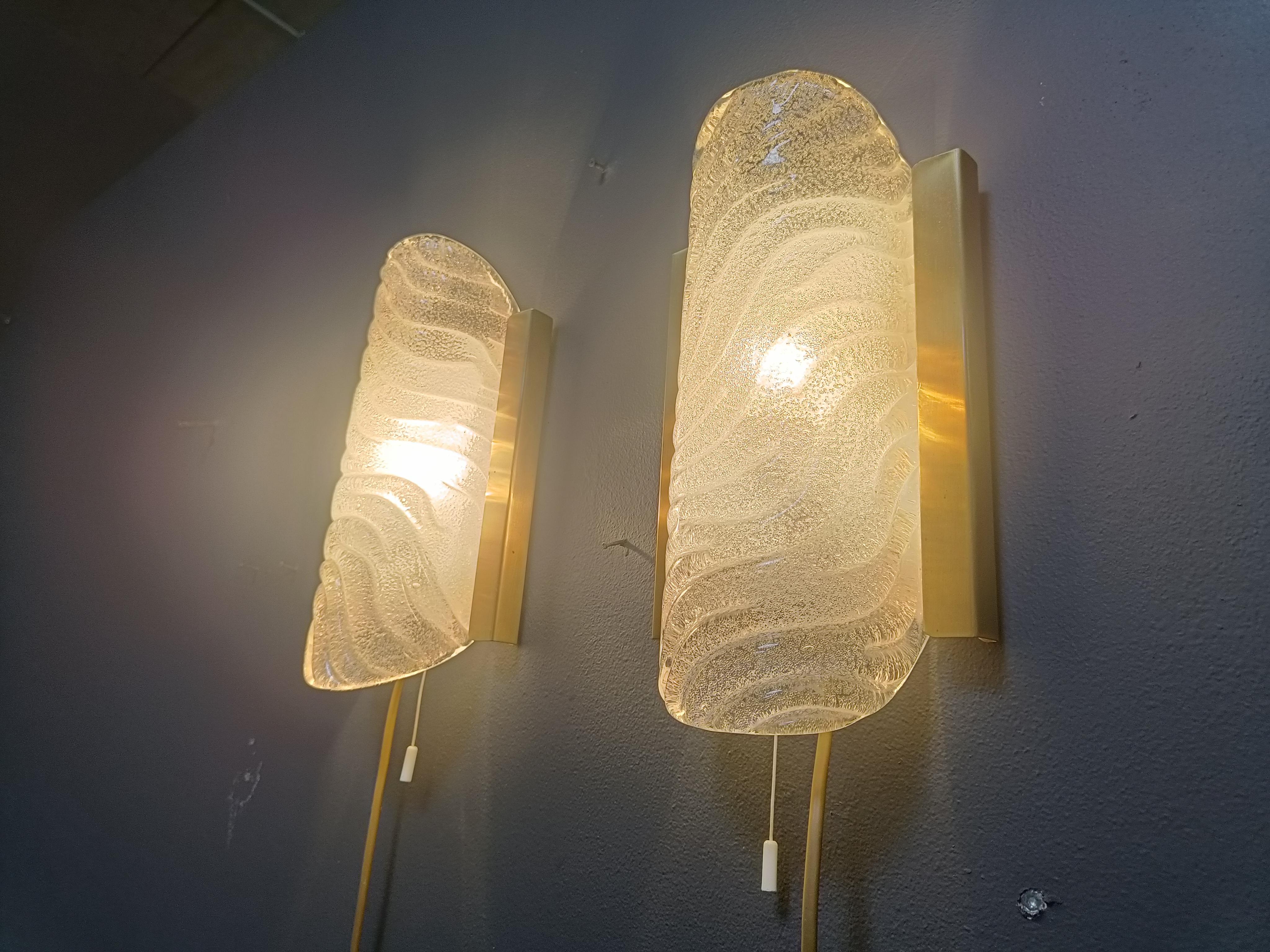 Tedesco Coppia di applique in ottone e vetro di Fischer Leuchten, anni '60 in vendita