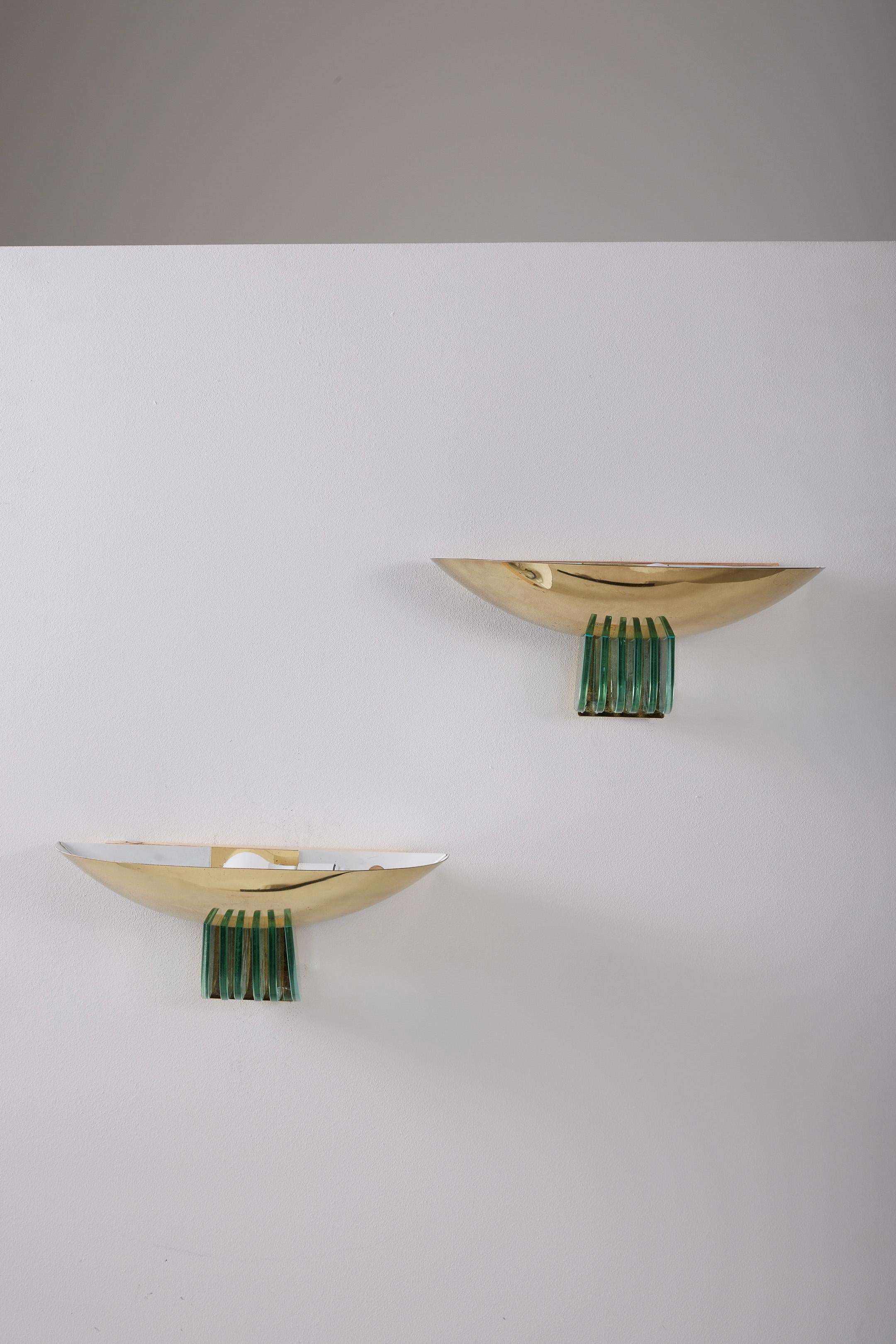  Pair of wall sconces in gilded brass and glass, glass inserts. Very good condition.
LP2146