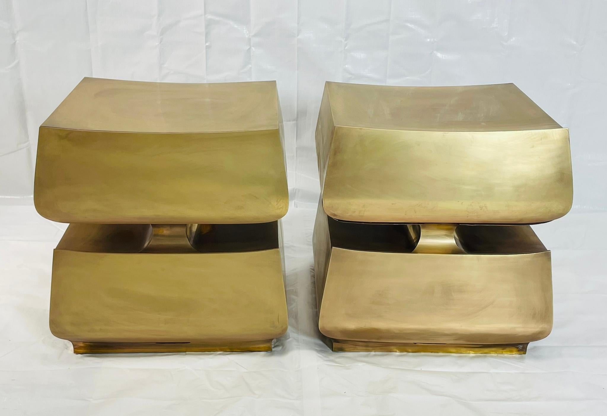 Coppia di comodini in ottone e mogano di Scala Luxury in vendita 2