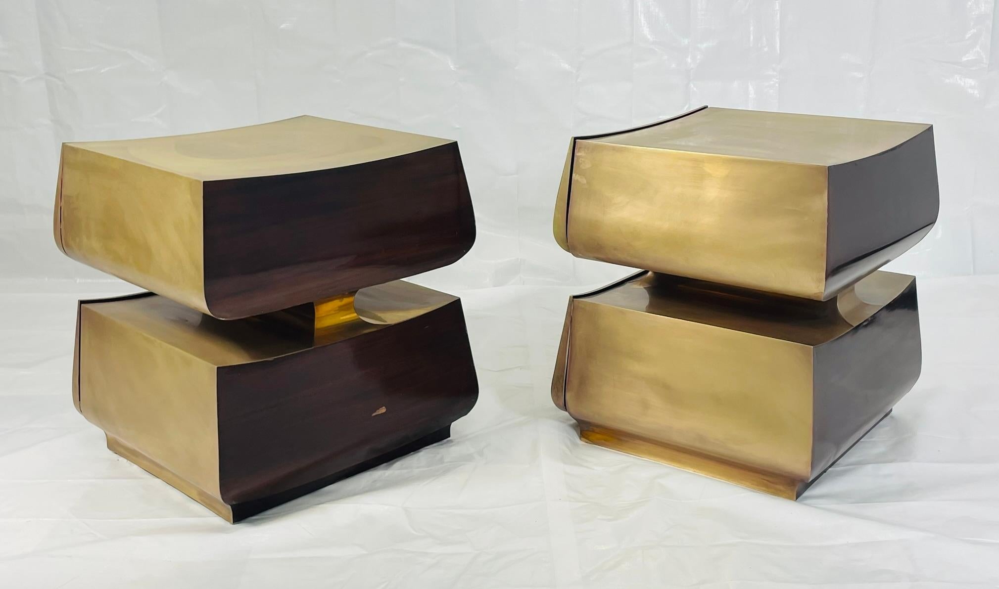 Coppia di comodini in ottone e mogano di Scala Luxury in vendita 3
