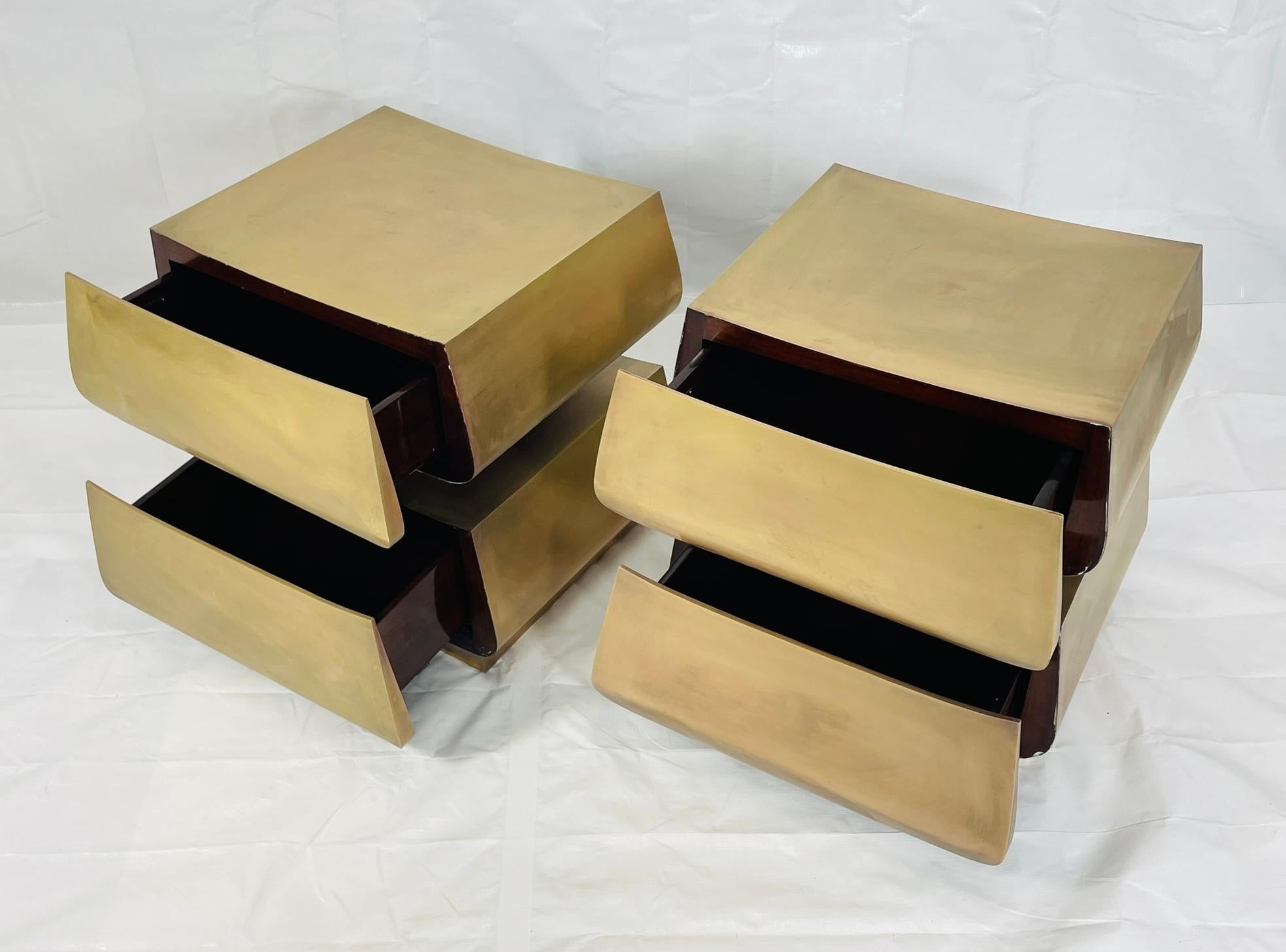 Coppia di comodini in ottone e mogano di Scala Luxury in vendita 4