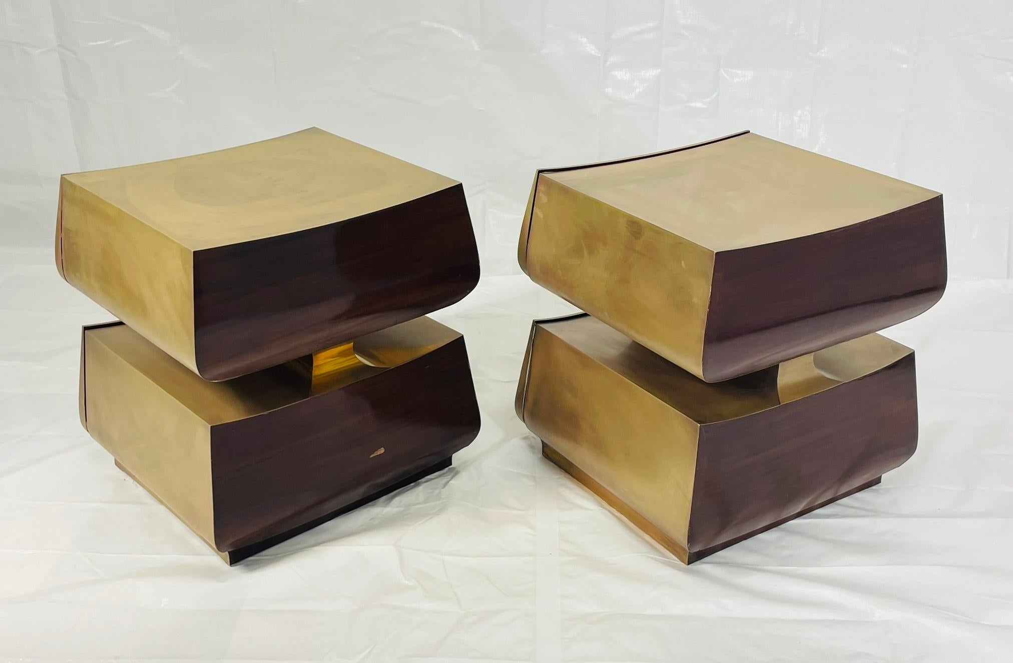 Coppia di comodini in ottone e mogano di Scala Luxury in vendita 5